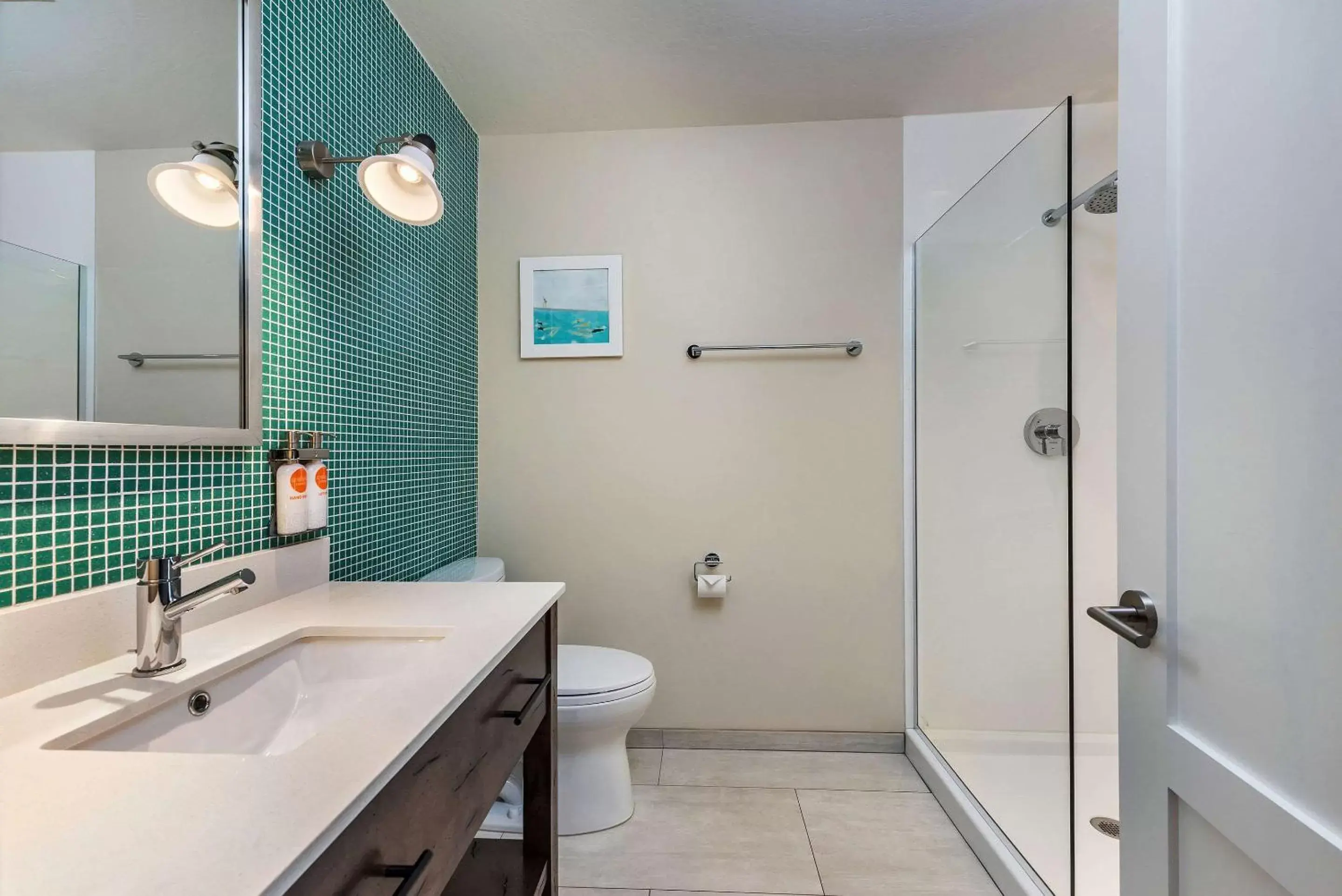 Bedroom, Bathroom in UpValley Inn & Hot Springs, Ascend Hotel Collection