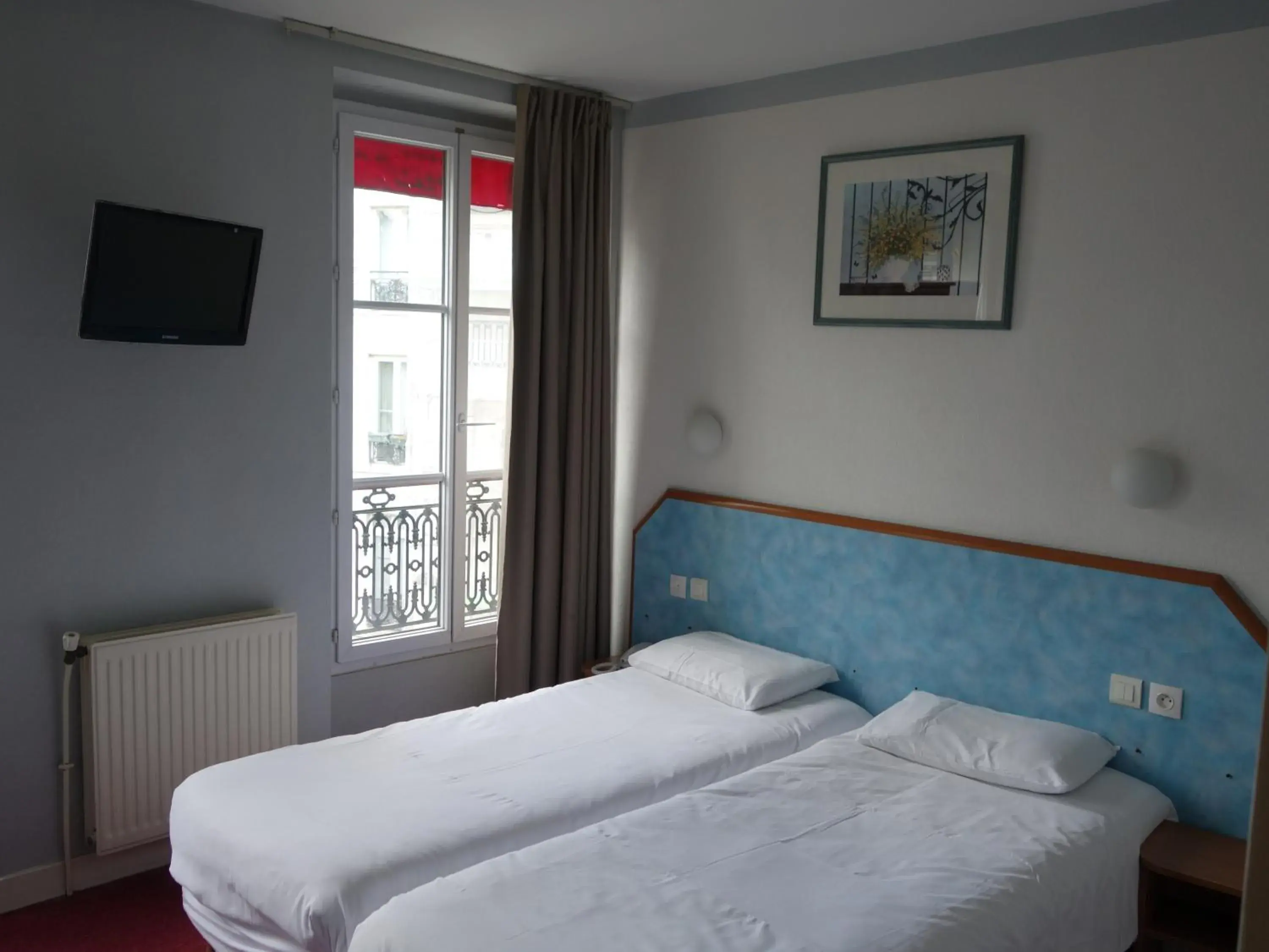 Bedroom, Bed in Hotel Royal Mansart