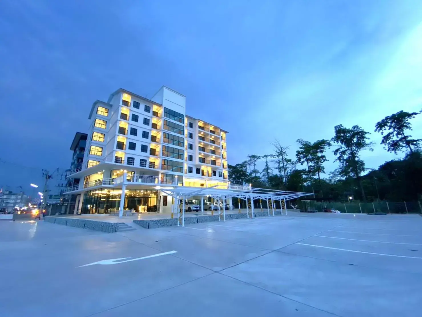 Property building in GEEN Hotel Chonburi Property building in GEEN Hotel Chonburi