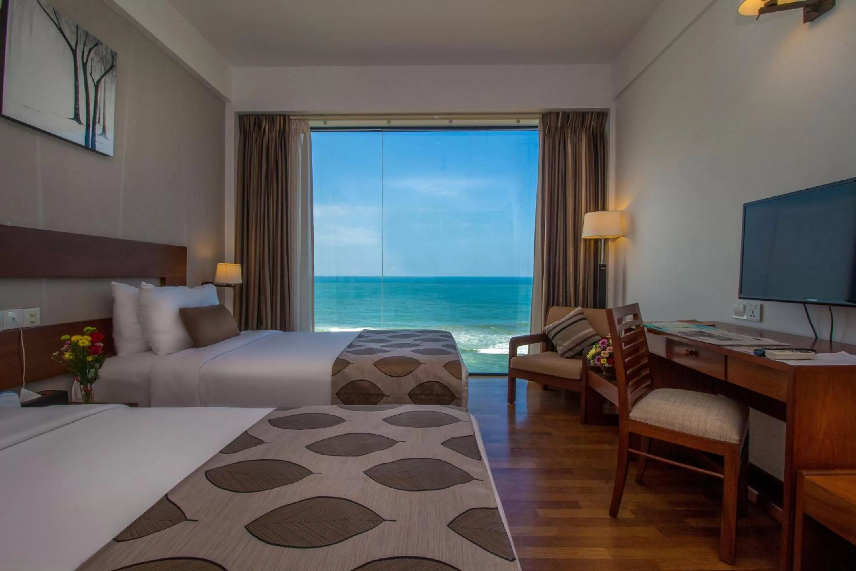 Sea view, Bed in The Ocean Colombo - Guaranteed Sea View Rooms