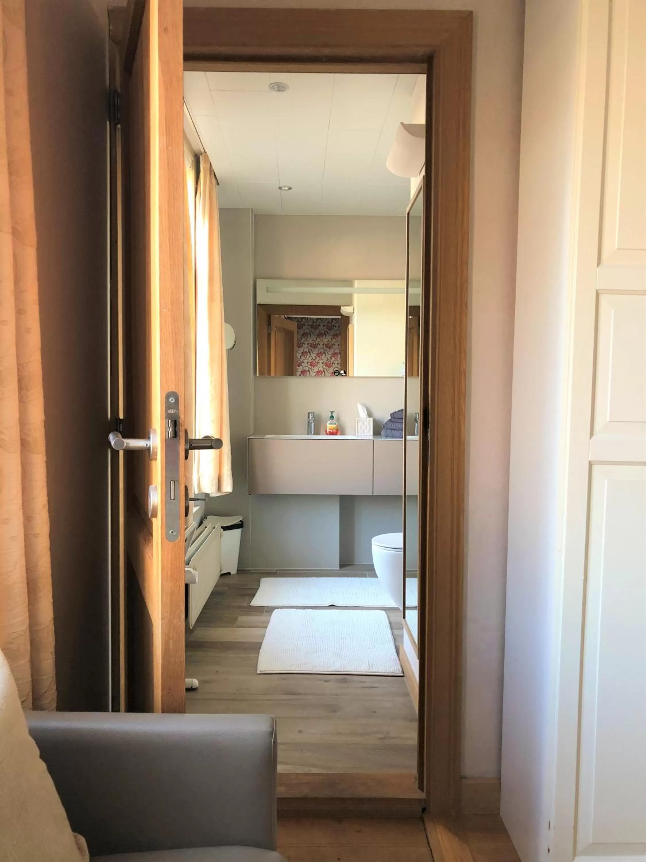 Shower, Bed in B&B Coupure