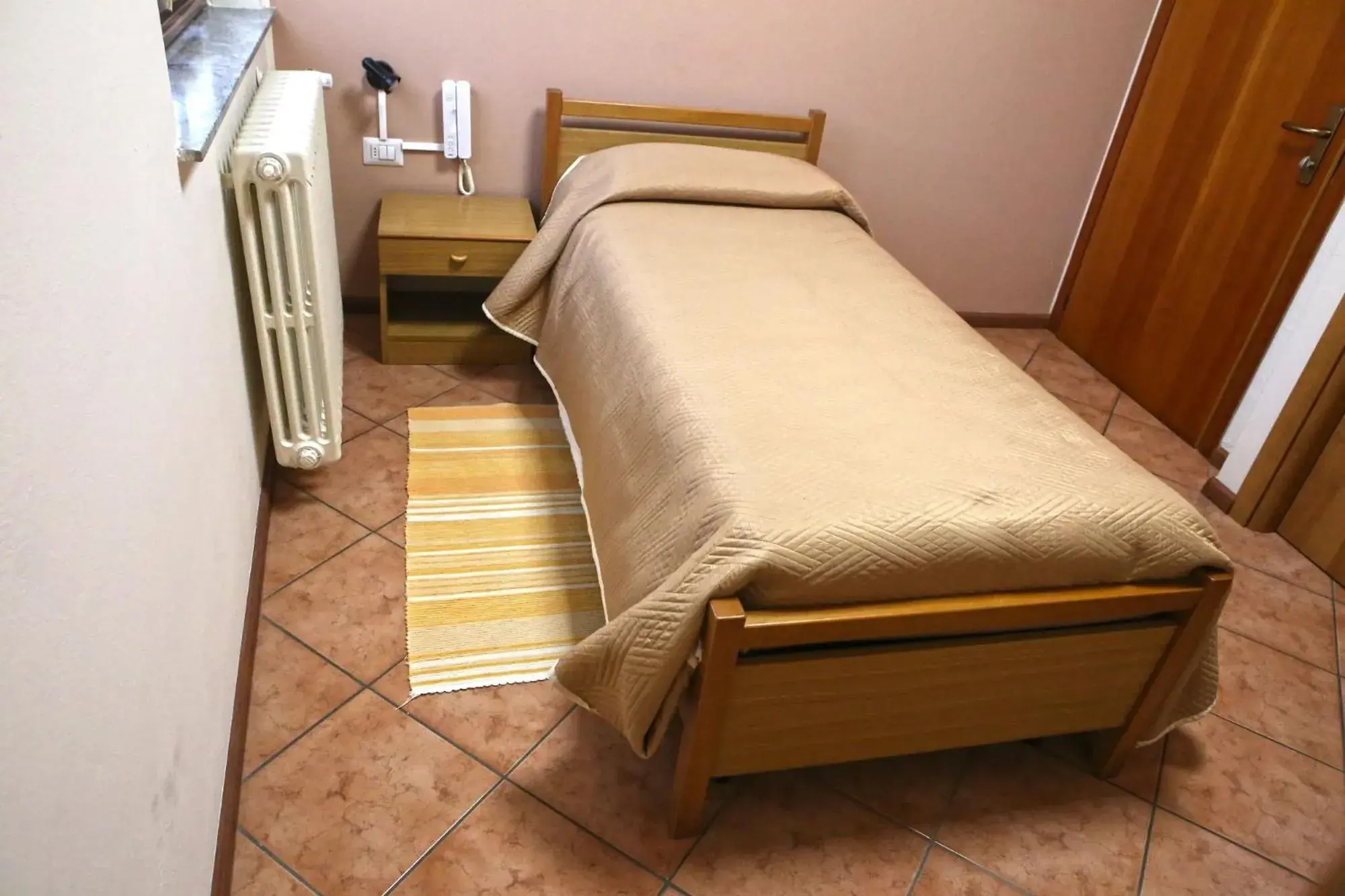 Bed in Albergo Gusmeroli