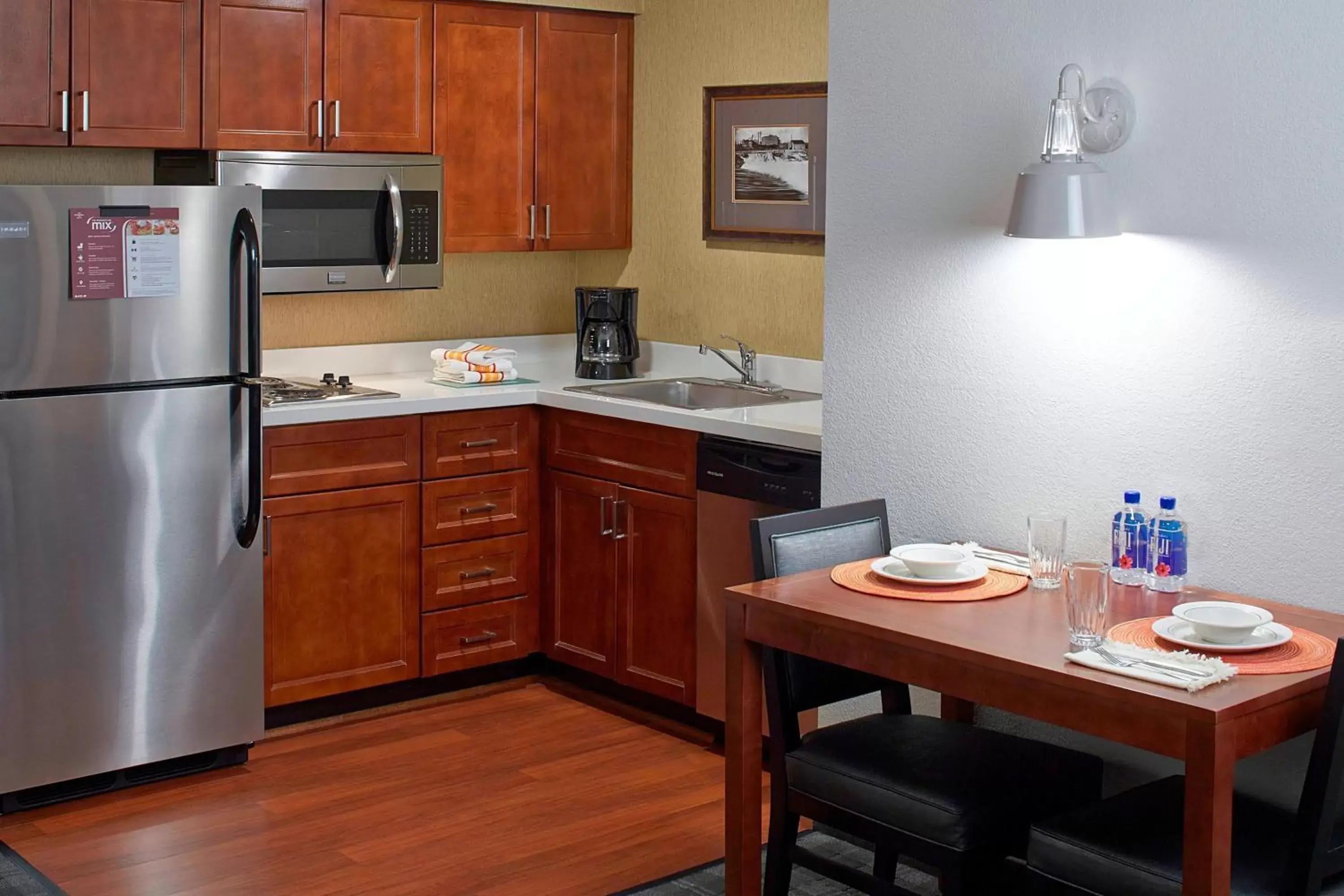 Bedroom, Kitchen/Kitchenette in Residence Inn Minneapolis Downtown at The Depot