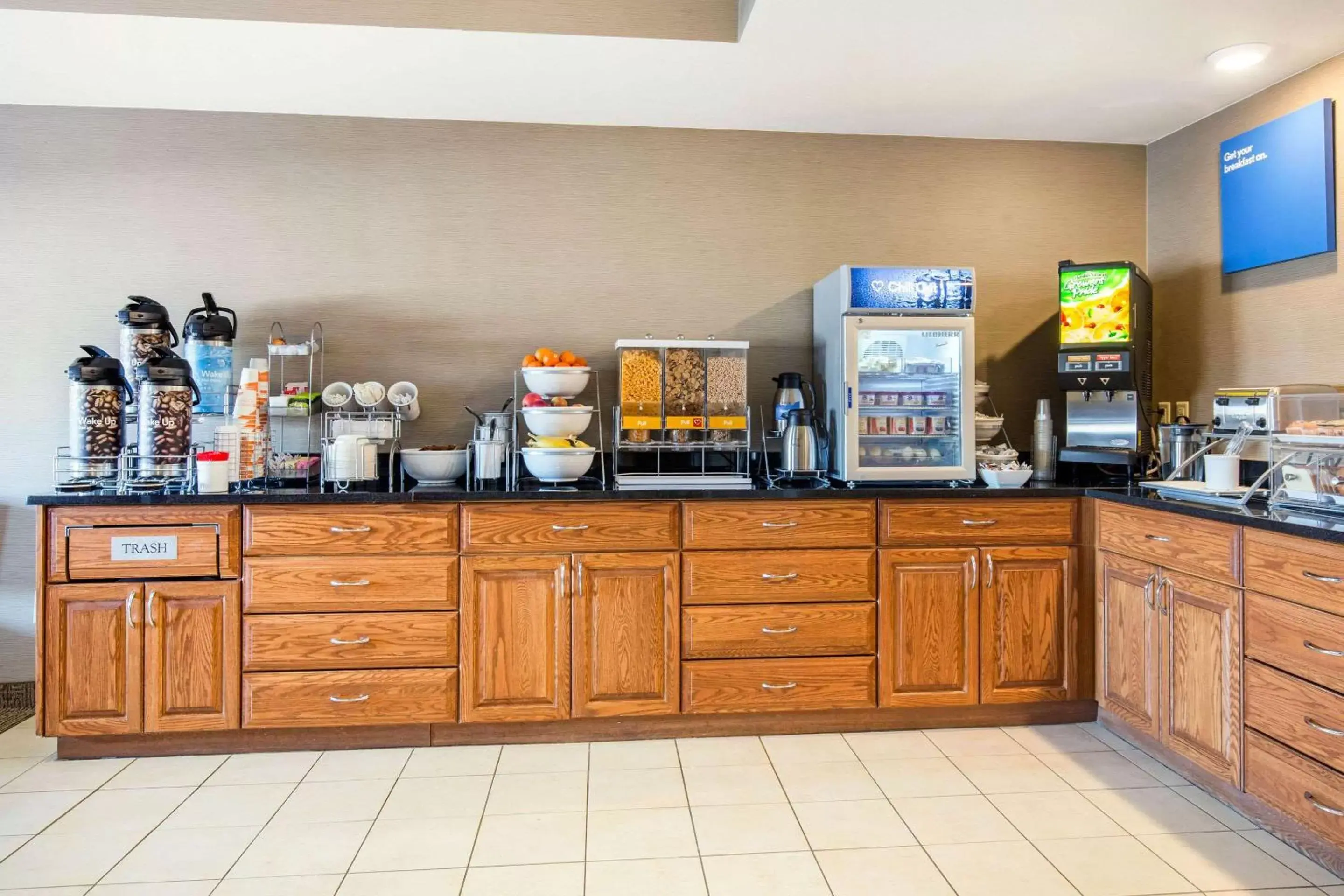 Restaurant/places to eat in Comfort Suites Normal University area