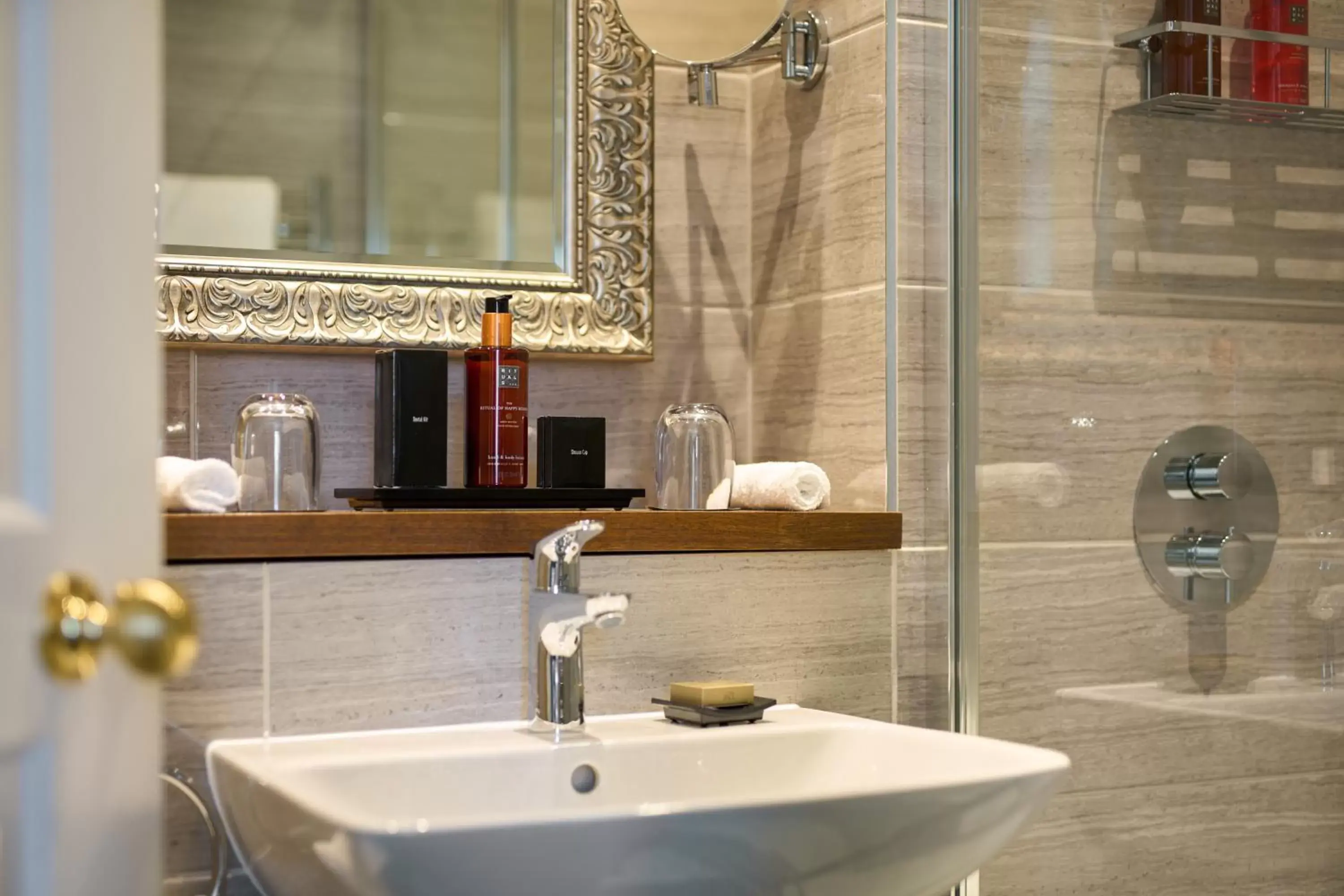 Bathroom in Trinity Townhouse Hotel