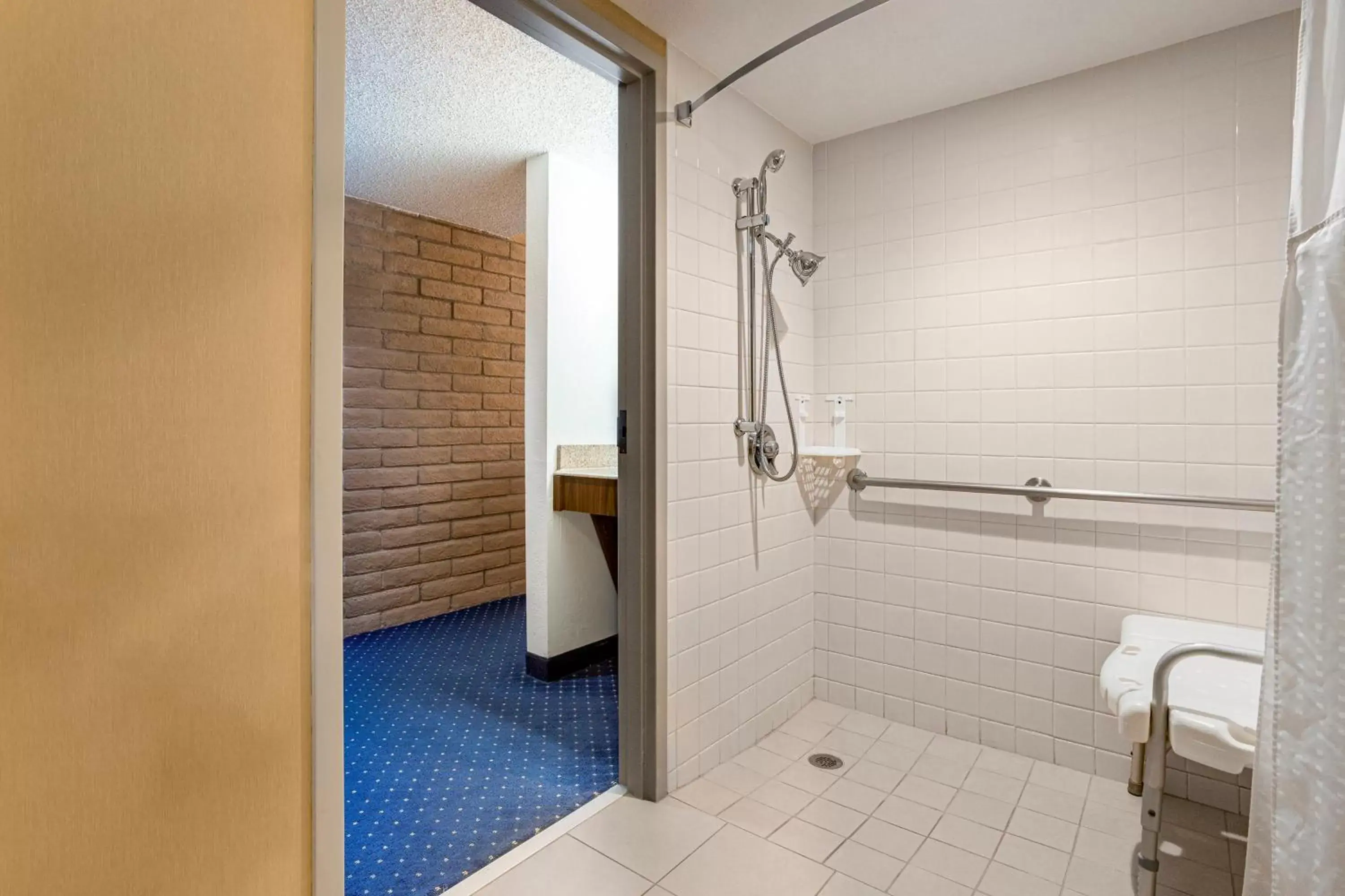 Photo of the whole room, Bathroom in Holiday Inn Canyon De Chelly-Chinle, an IHG Hotel