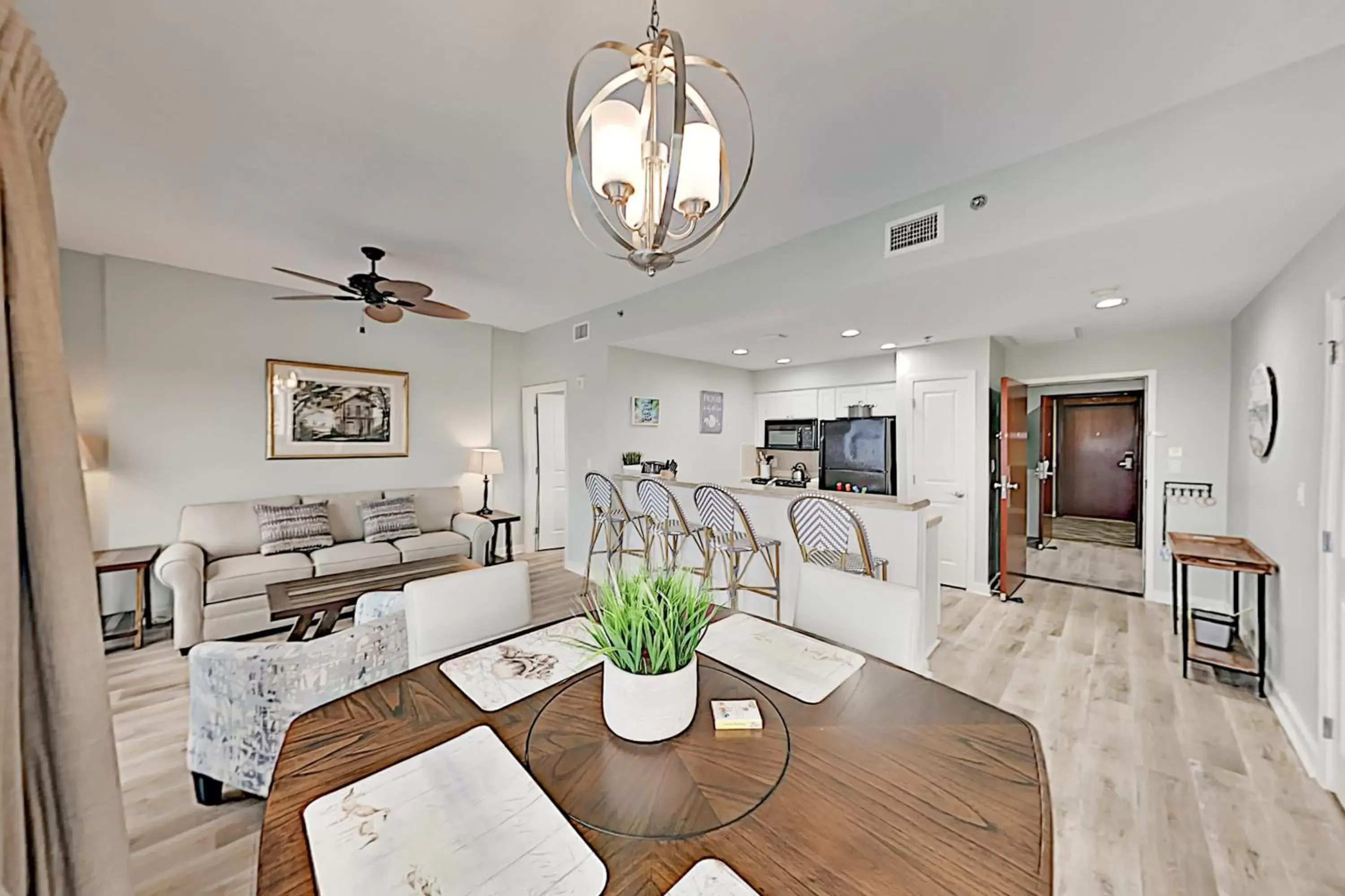 Dining Area in Luau Condos IV