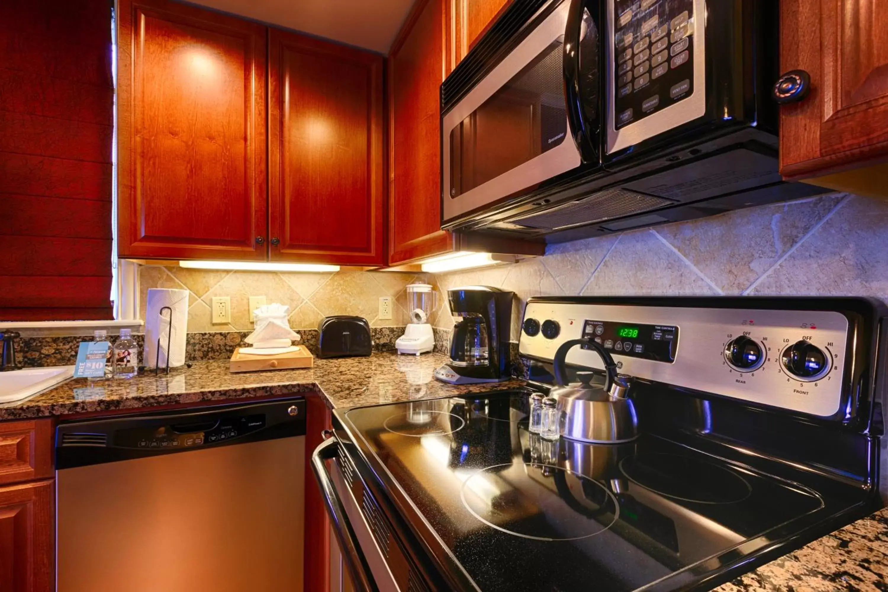 Kitchen or kitchenette, Kitchen/Kitchenette in RiverStone Resort & Spa