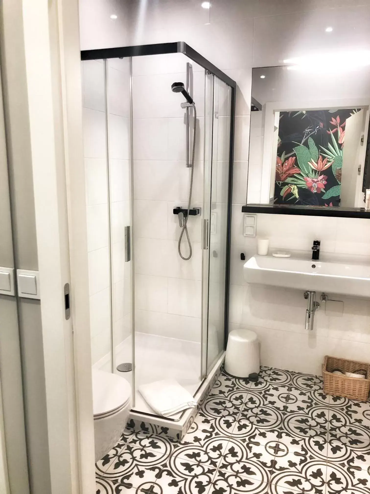 Shower, Bathroom in Liv'Inn Aparthotel