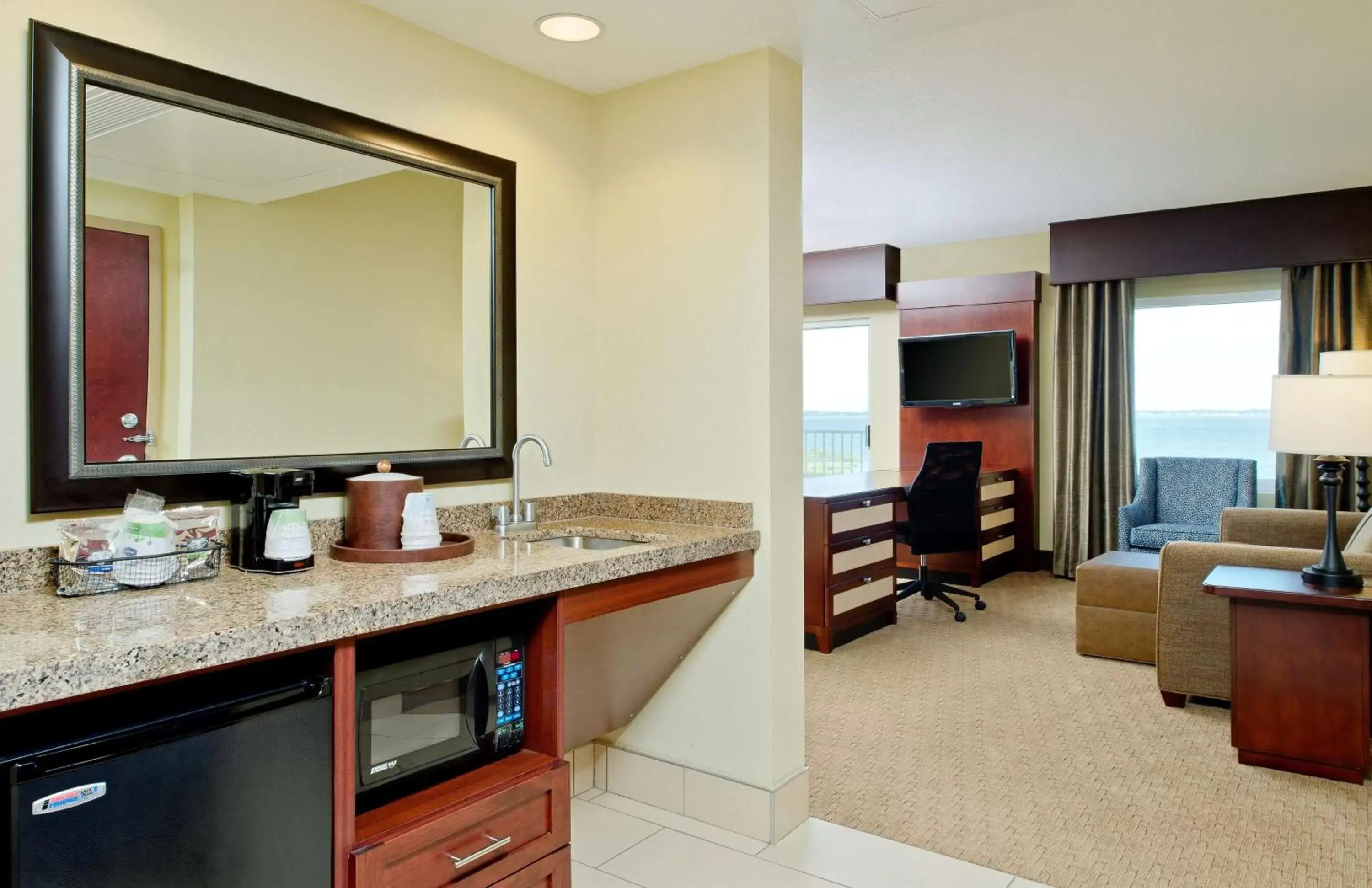 Kitchen or kitchenette, Bathroom in Hampton Inn & Suites Ocean City