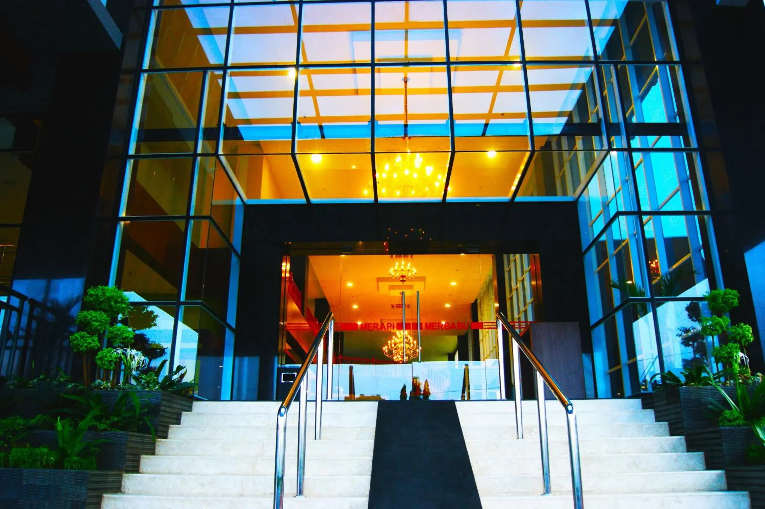 Facade/entrance in Merapi Merbabu Hotels Bekasi