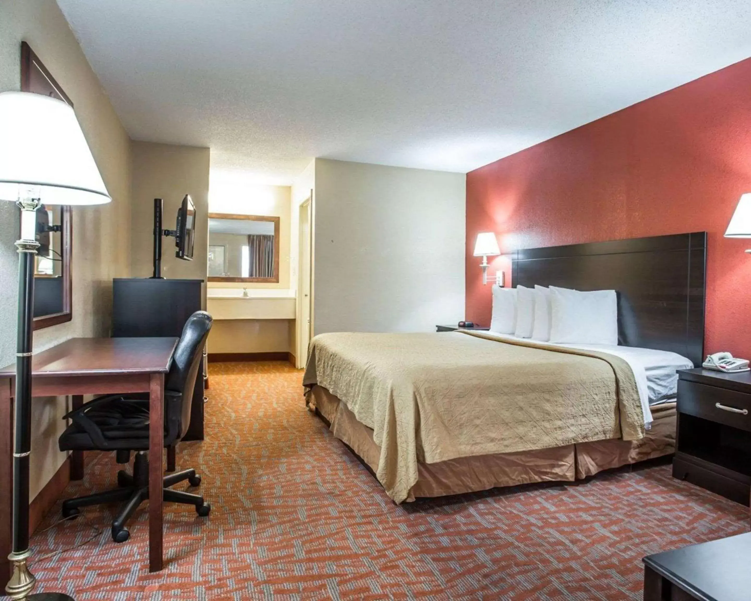 Photo of the whole room, Bed in Quality Inn & Suites Monroe