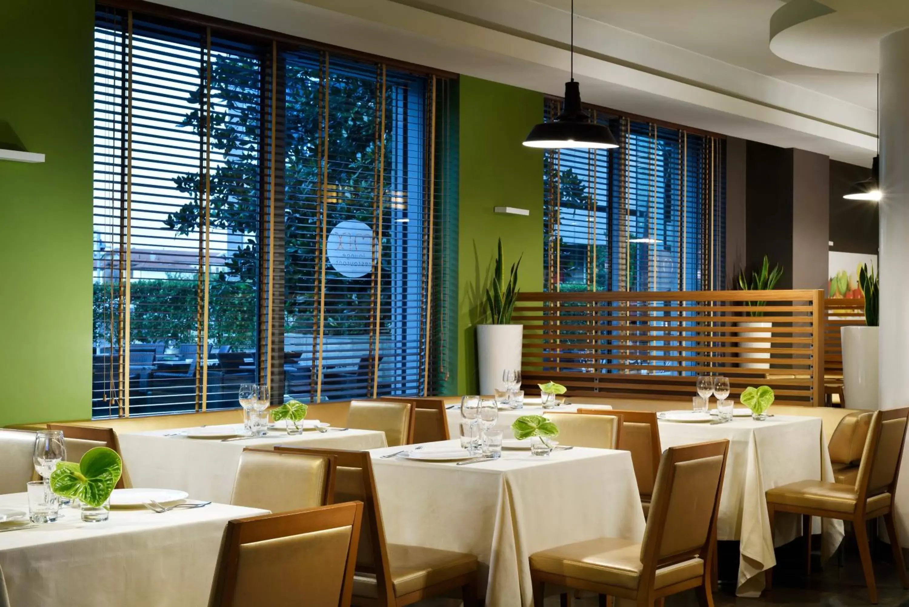 Restaurant/Places to Eat in UNAHOTELS The ONE Milano Hotel & Residence