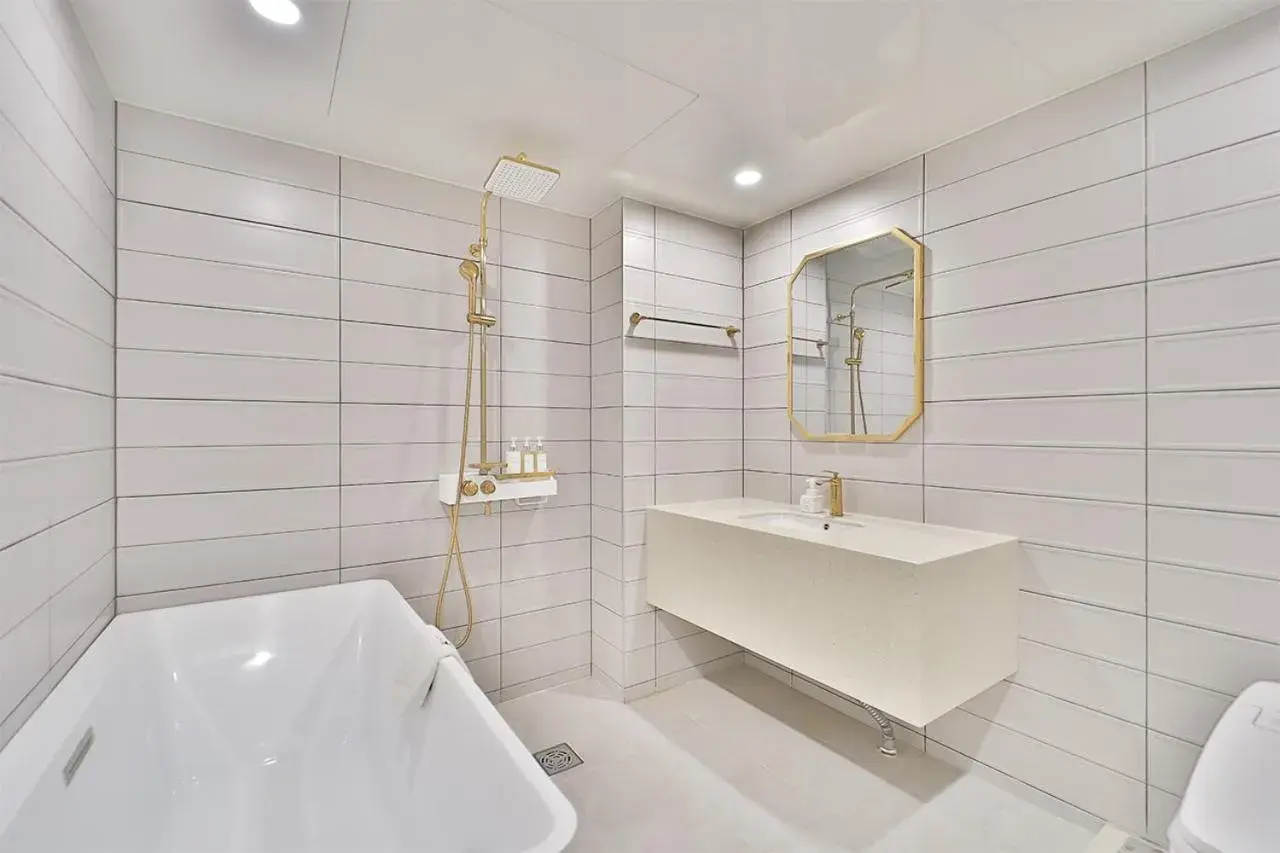 Bathroom in Hotel Palace Gyeongju