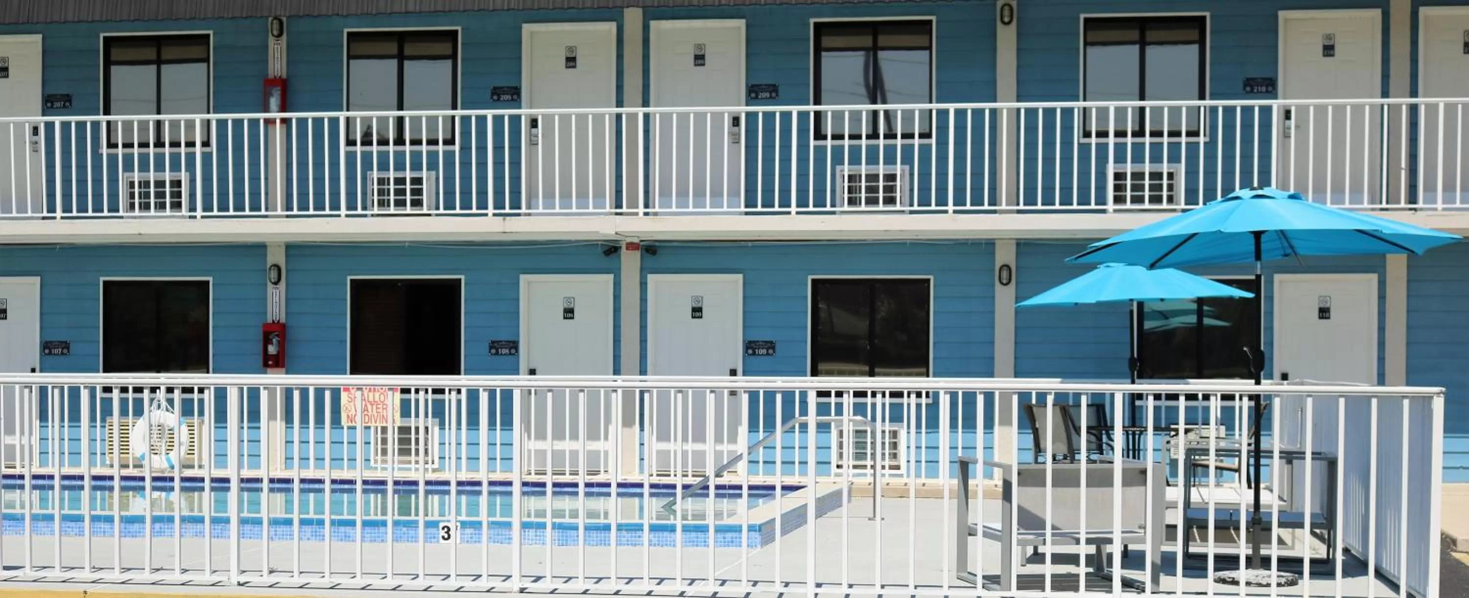Facade/entrance, Swimming Pool in Monte Carlo Inn- Near Disney
