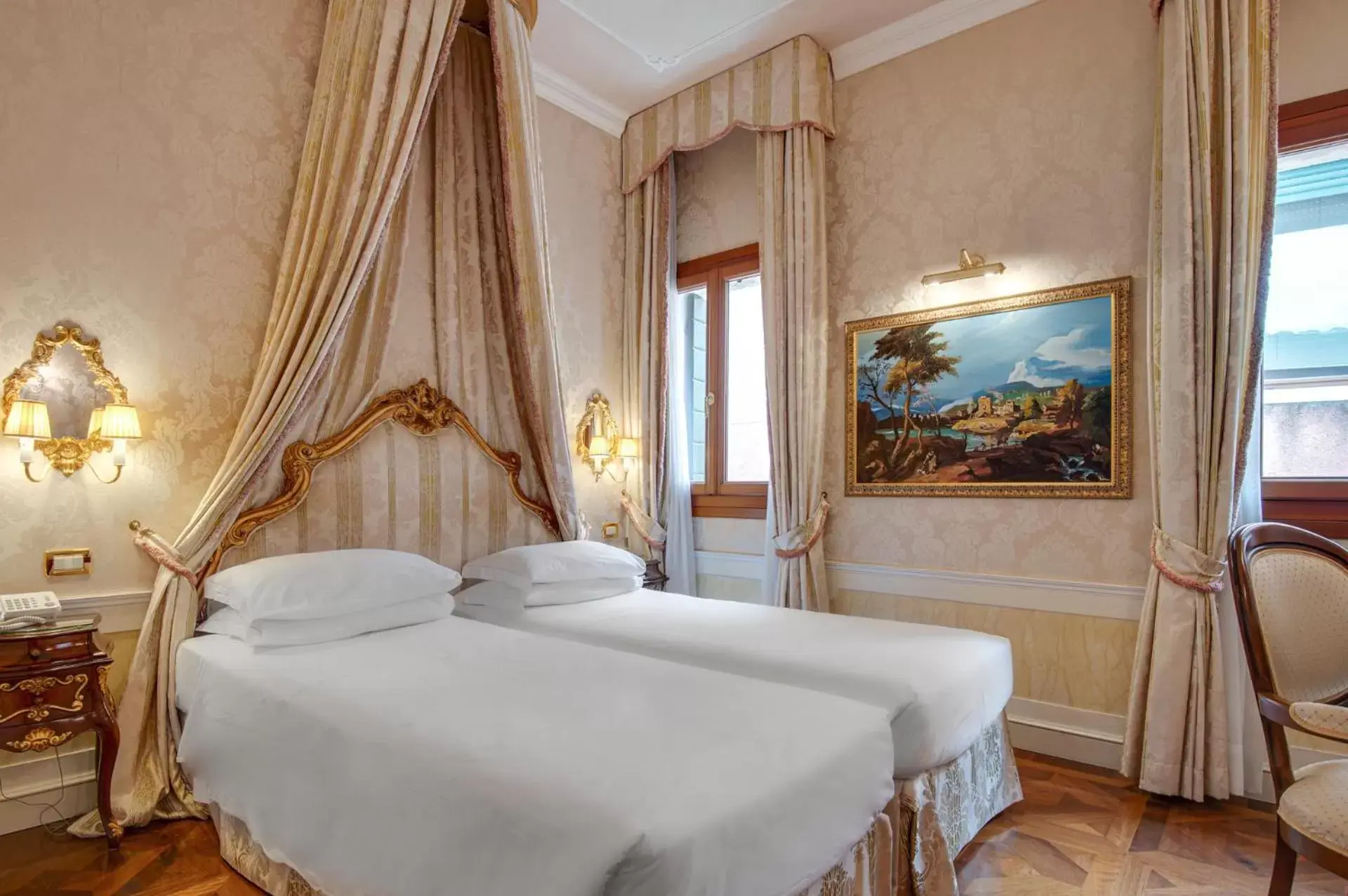 Bedroom, Bed in Canal Grande