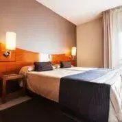 Day, Bed in Hotel Granollers