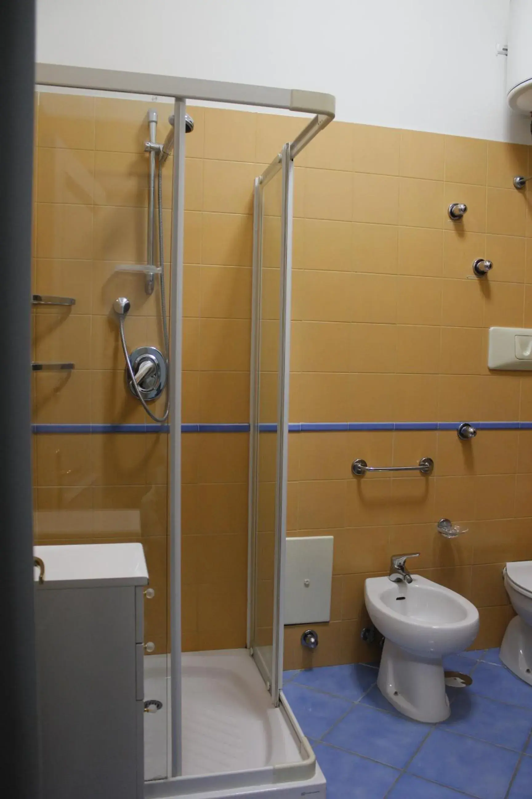 Bathroom in Ancelle Sorrento - Casa d'Accoglienza