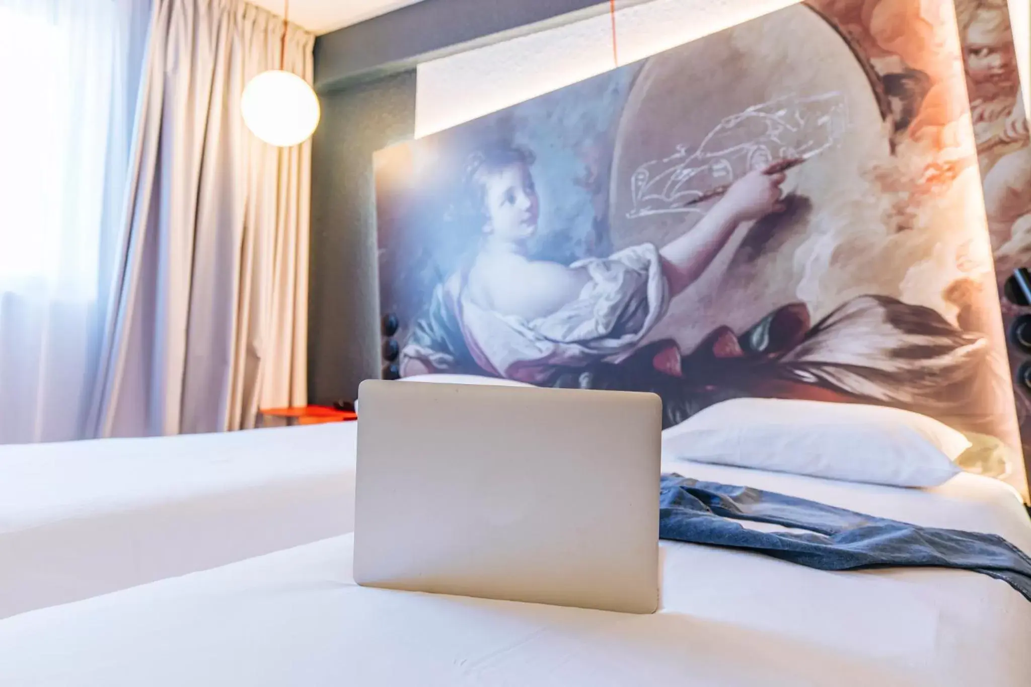 Bedroom, Bed in ibis Styles Le Mans Gare Sud