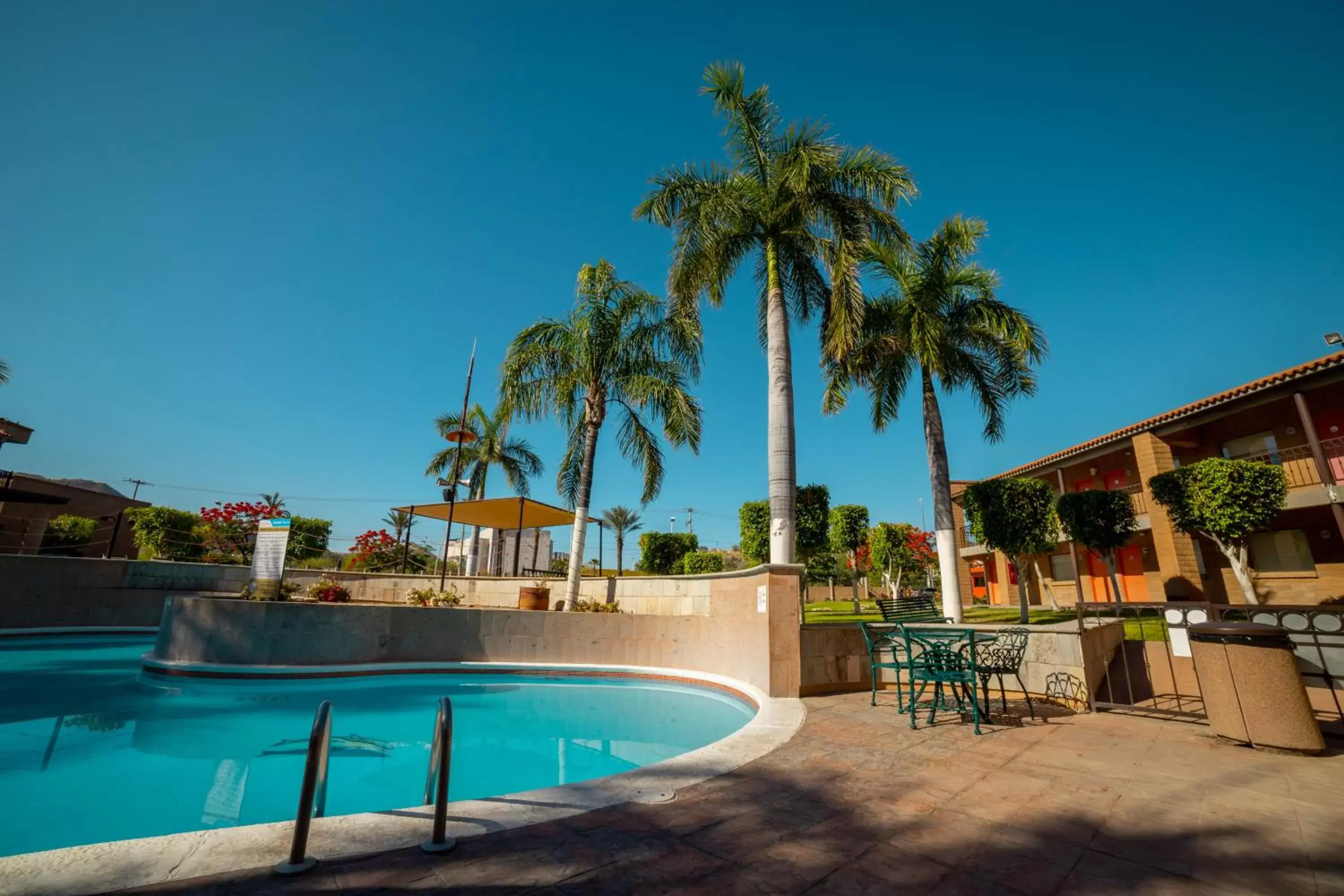 Swimming Pool in Hotel Colonial Hermosillo