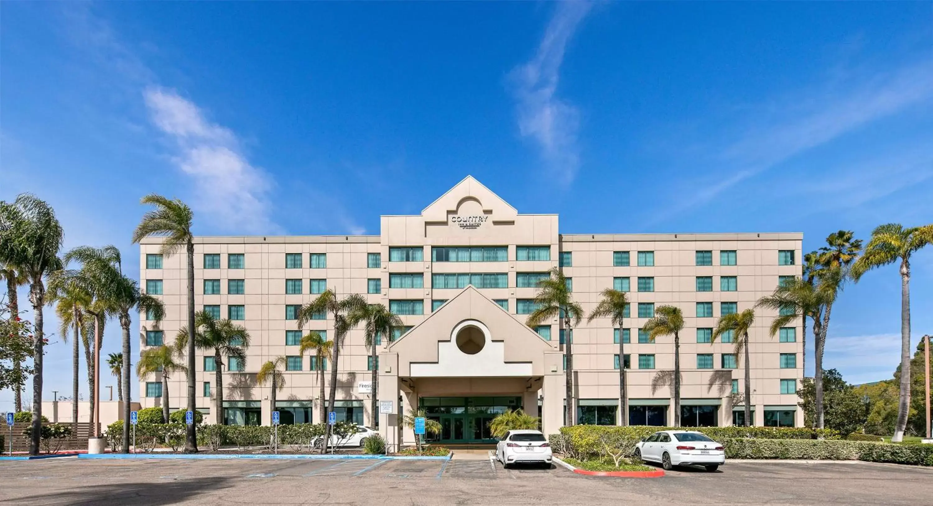 Property Building in Country Inn & Suites by Radisson, San Diego North, CA