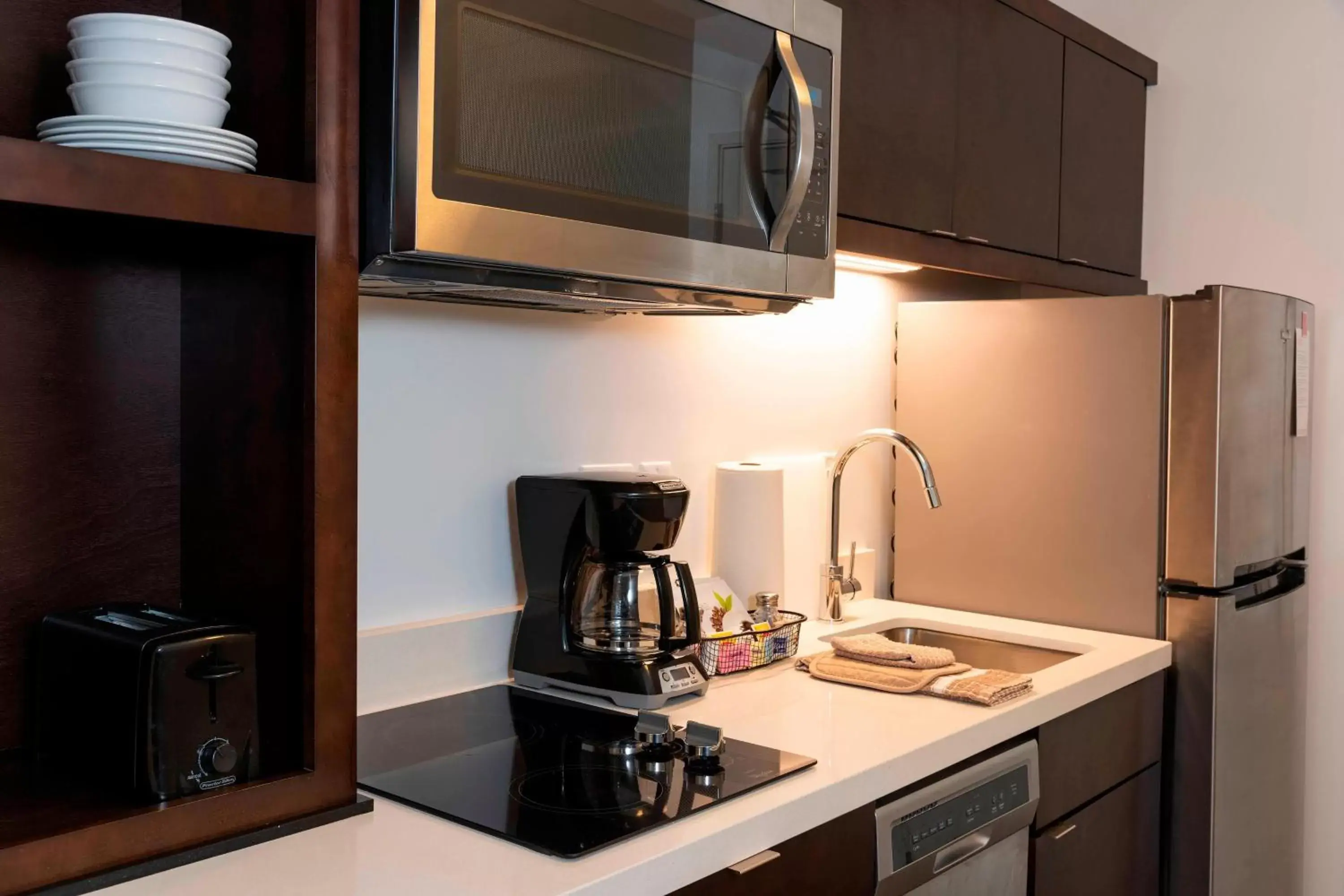 Kitchen or kitchenette, Kitchen/Kitchenette in TownePlace Suites by Marriott Louisville North