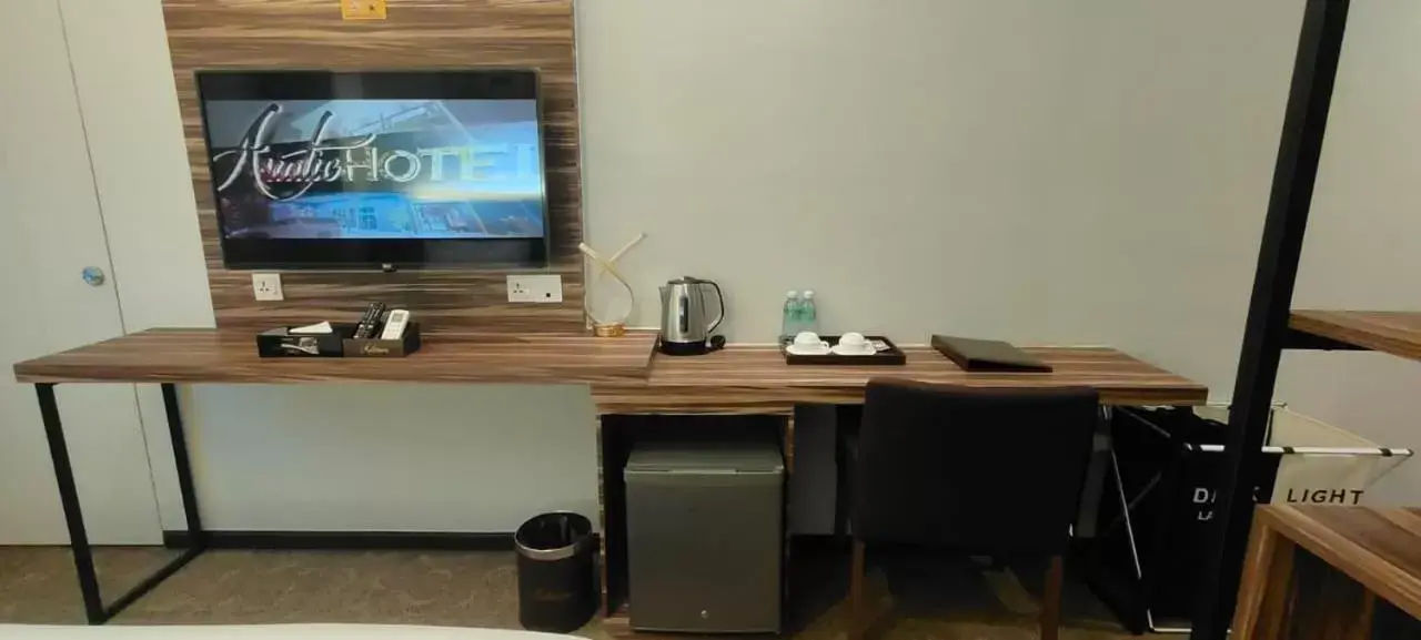TV and multimedia, TV/Entertainment Center in Asiatic Hotel