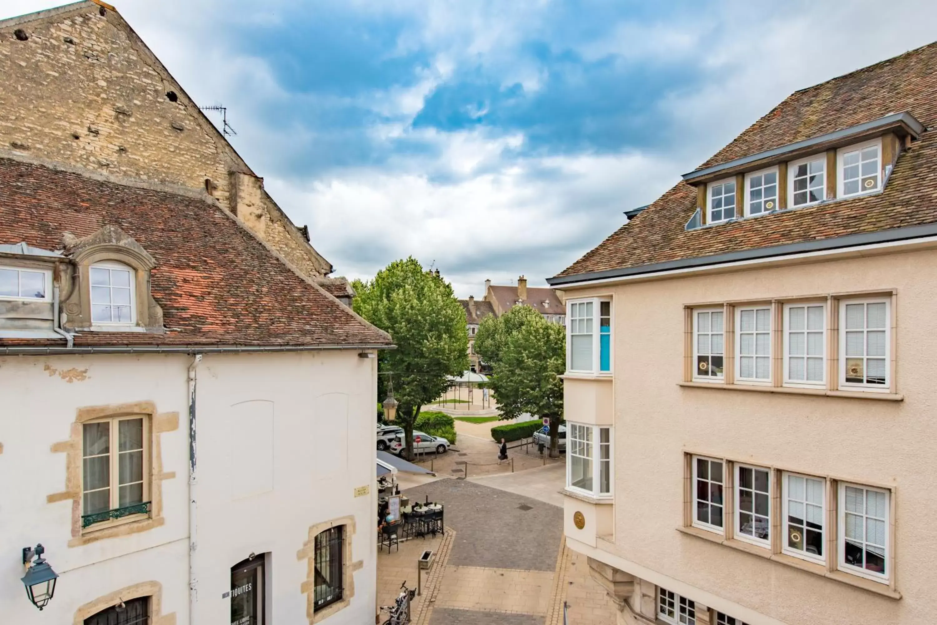 City view in Le Central Boutique Hôtel