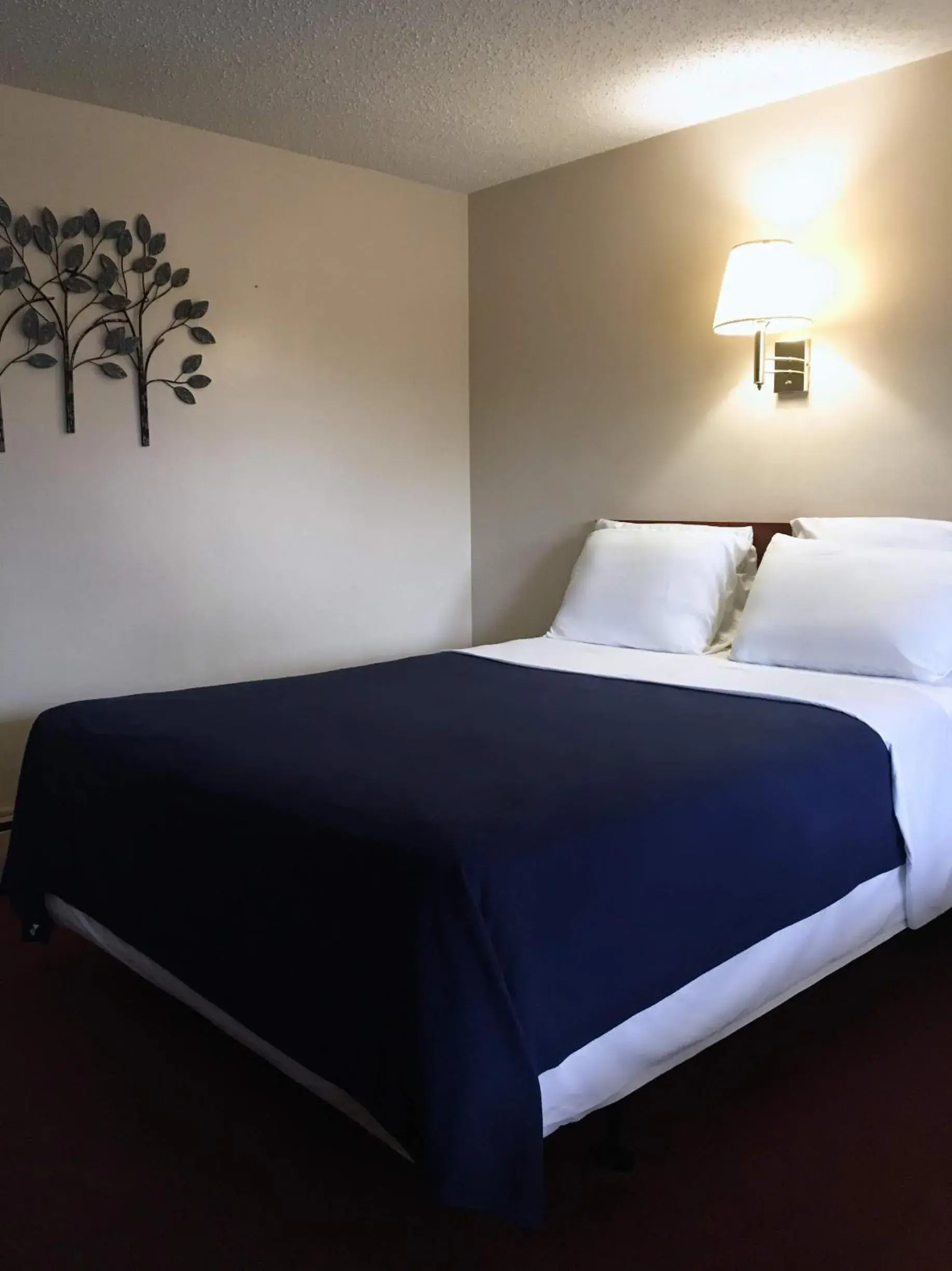 Bed in Swiss Cottage Inn