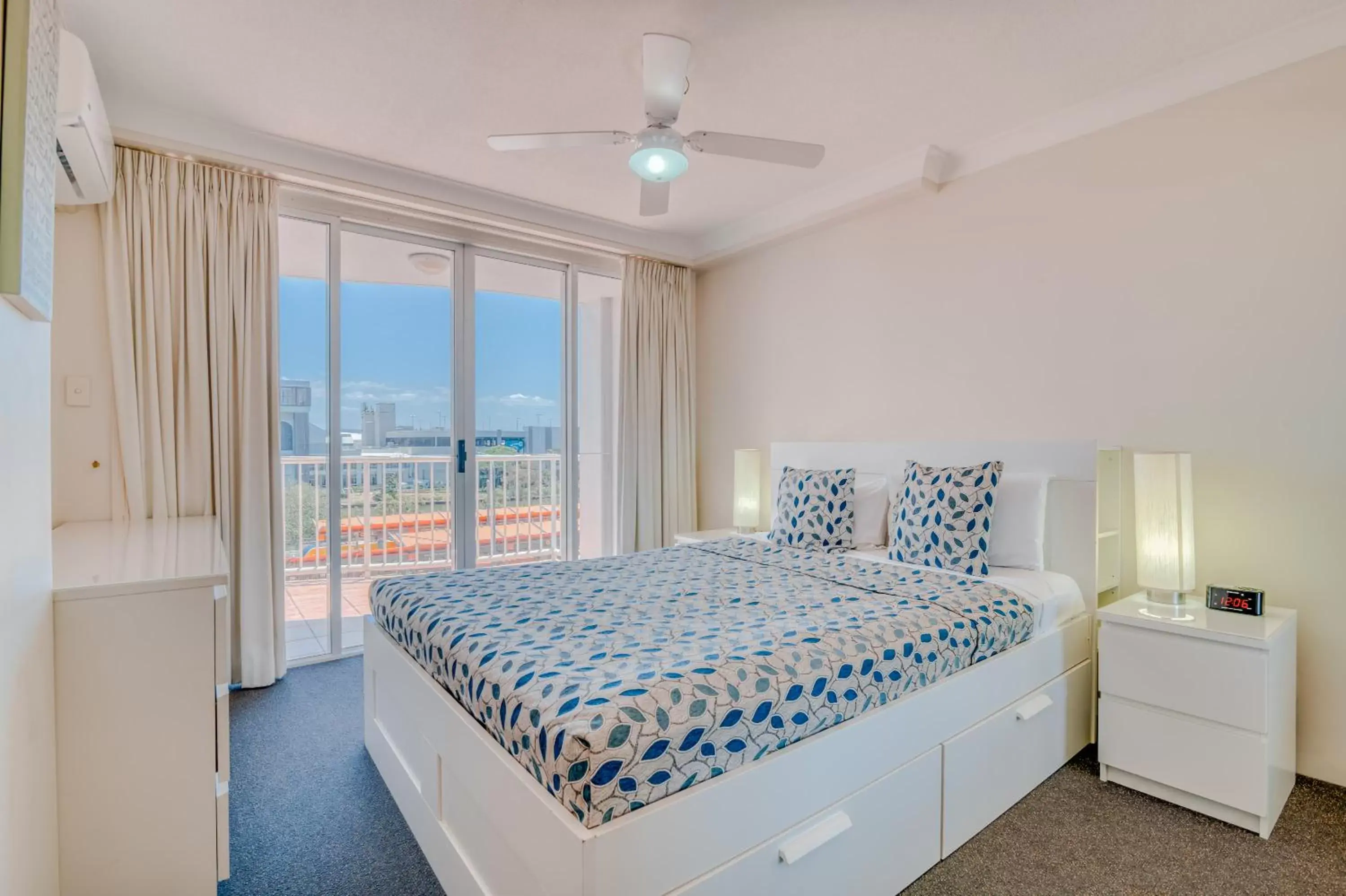 Bed in Bel Air on Broadbeach