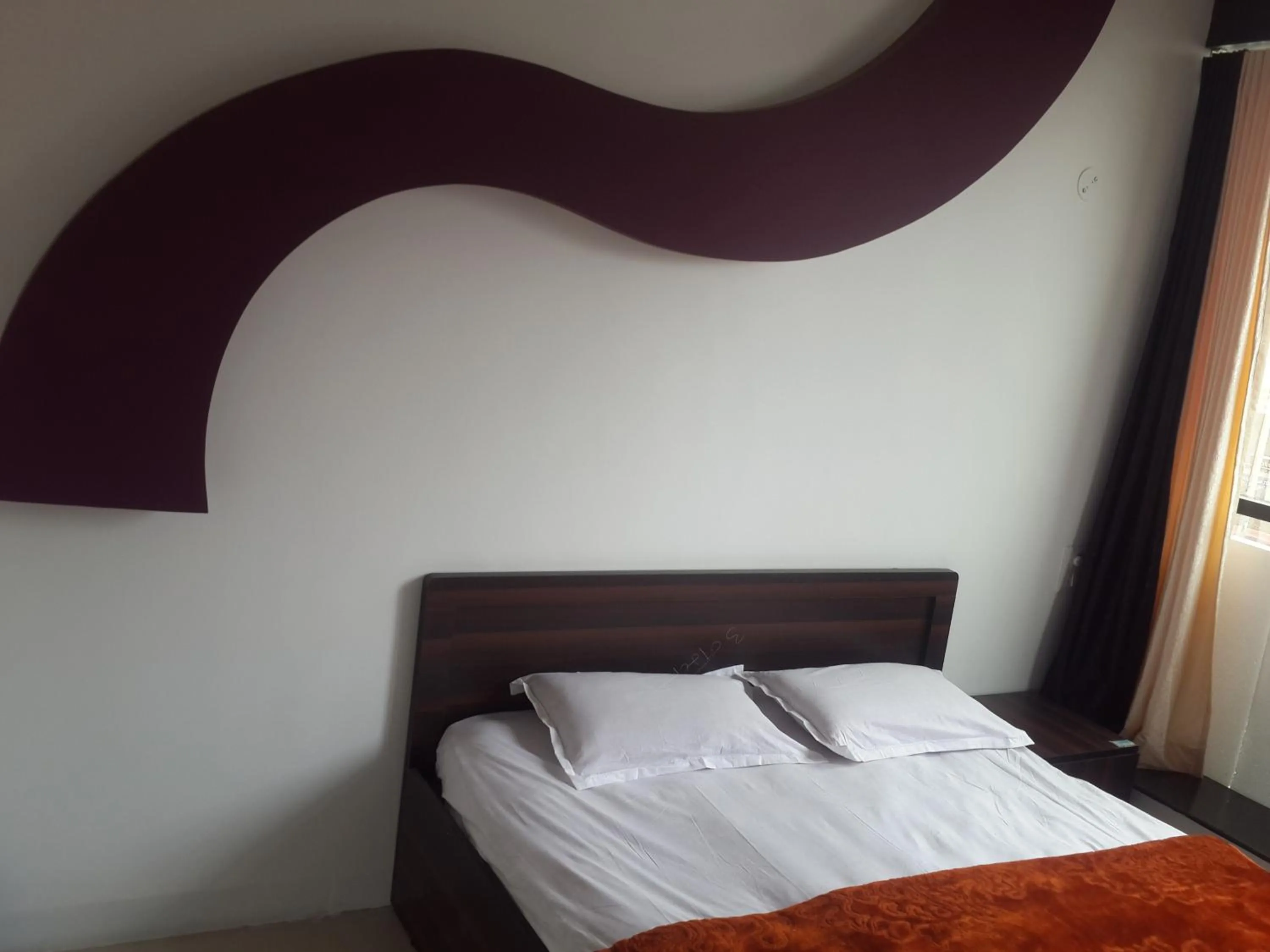 Bed in Hotel Holiday Era Opposite Railway Station