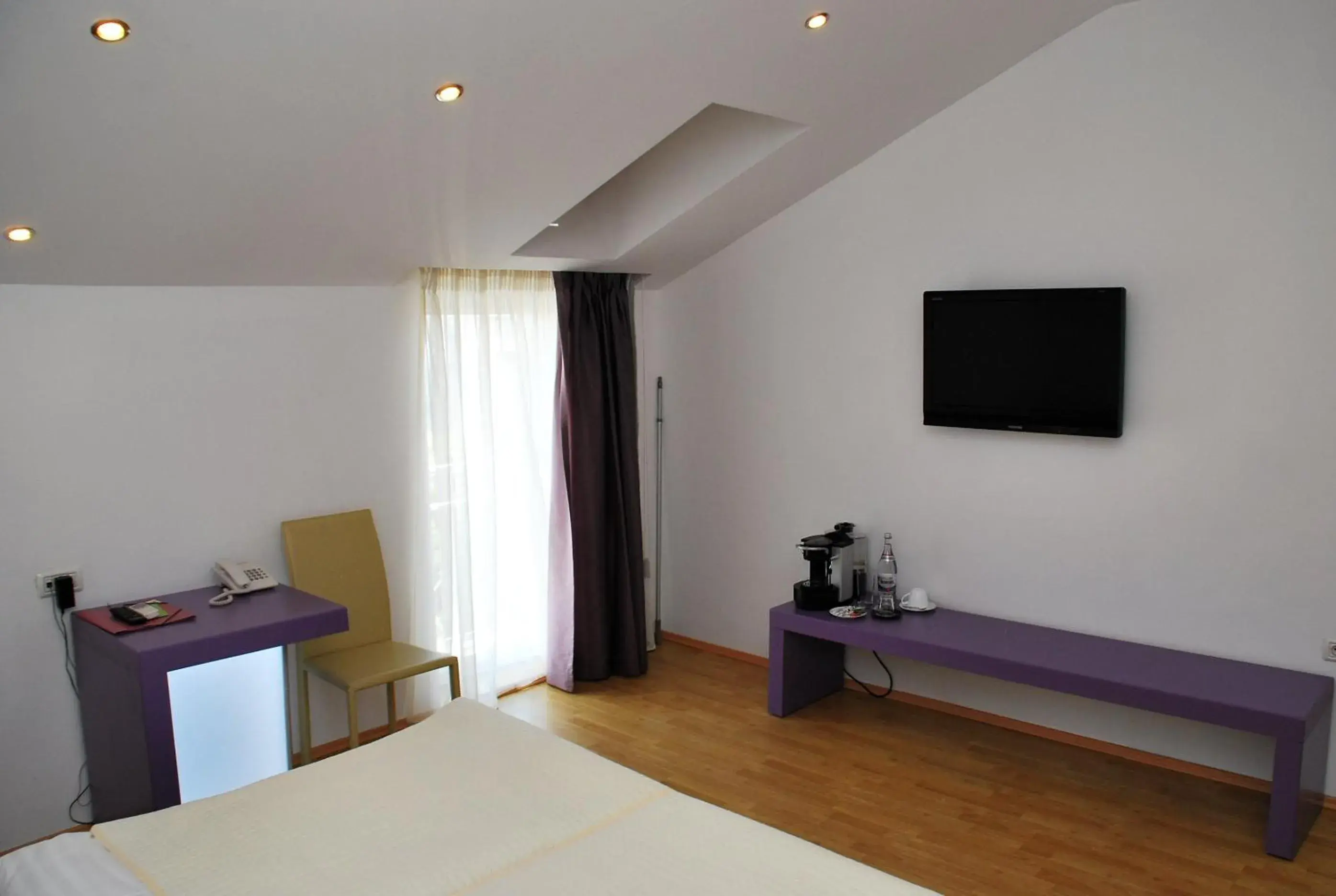 Day, TV/Entertainment Center in Christina Hotel