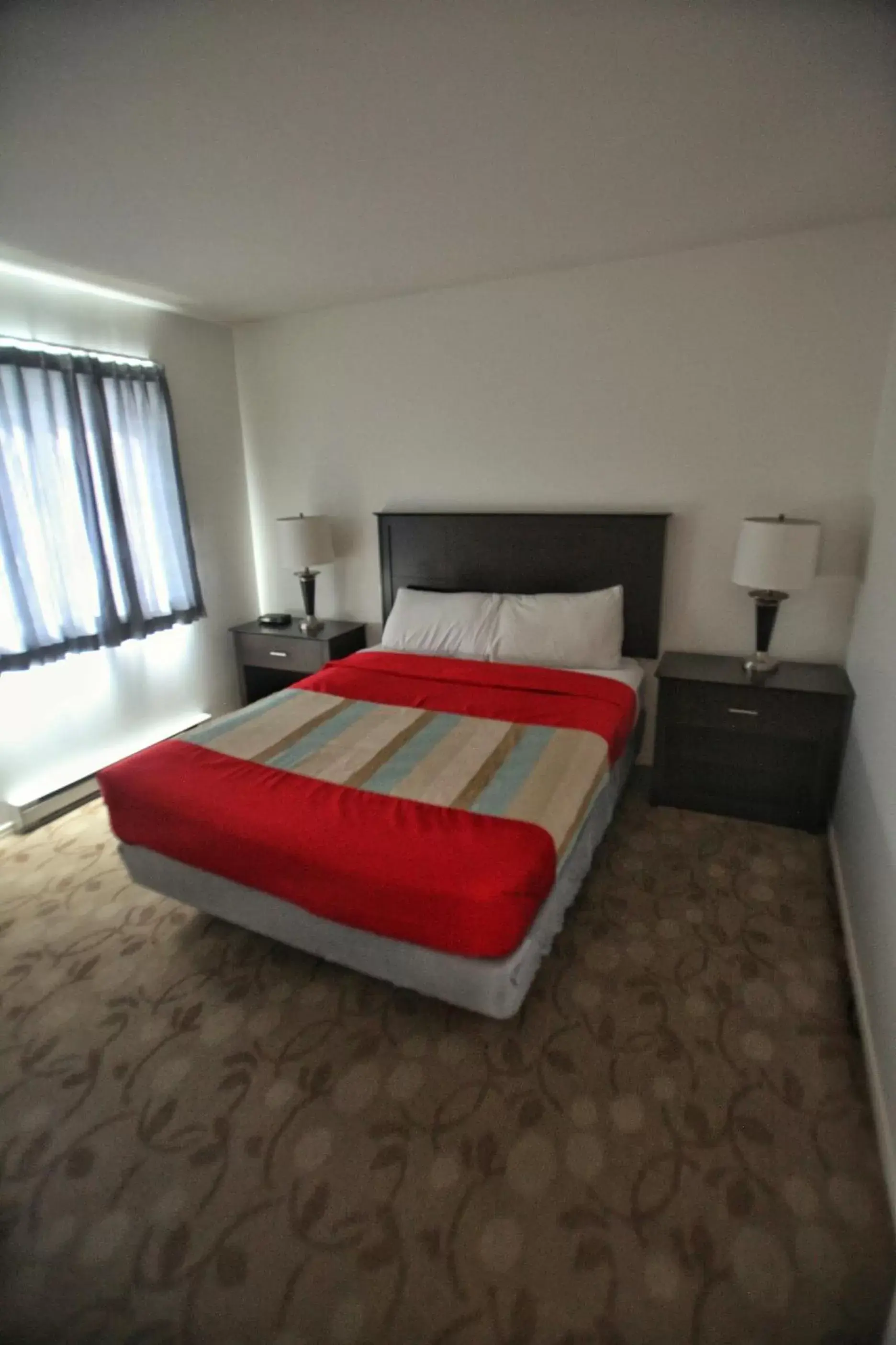 Bed in Best Budget Inn & Suites Kamloops
