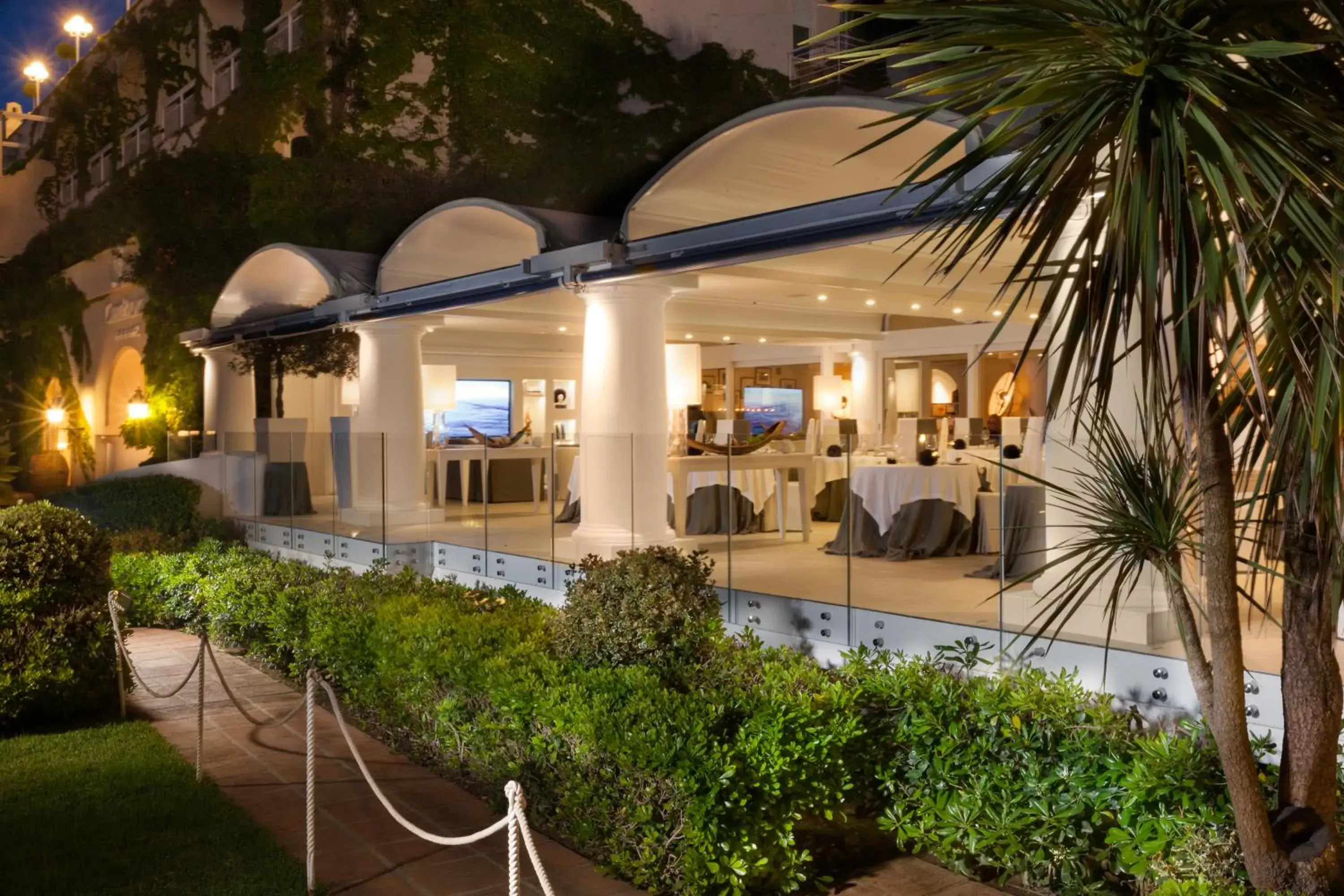 Restaurant/places to eat, Property Building in Capri Palace Jumeirah