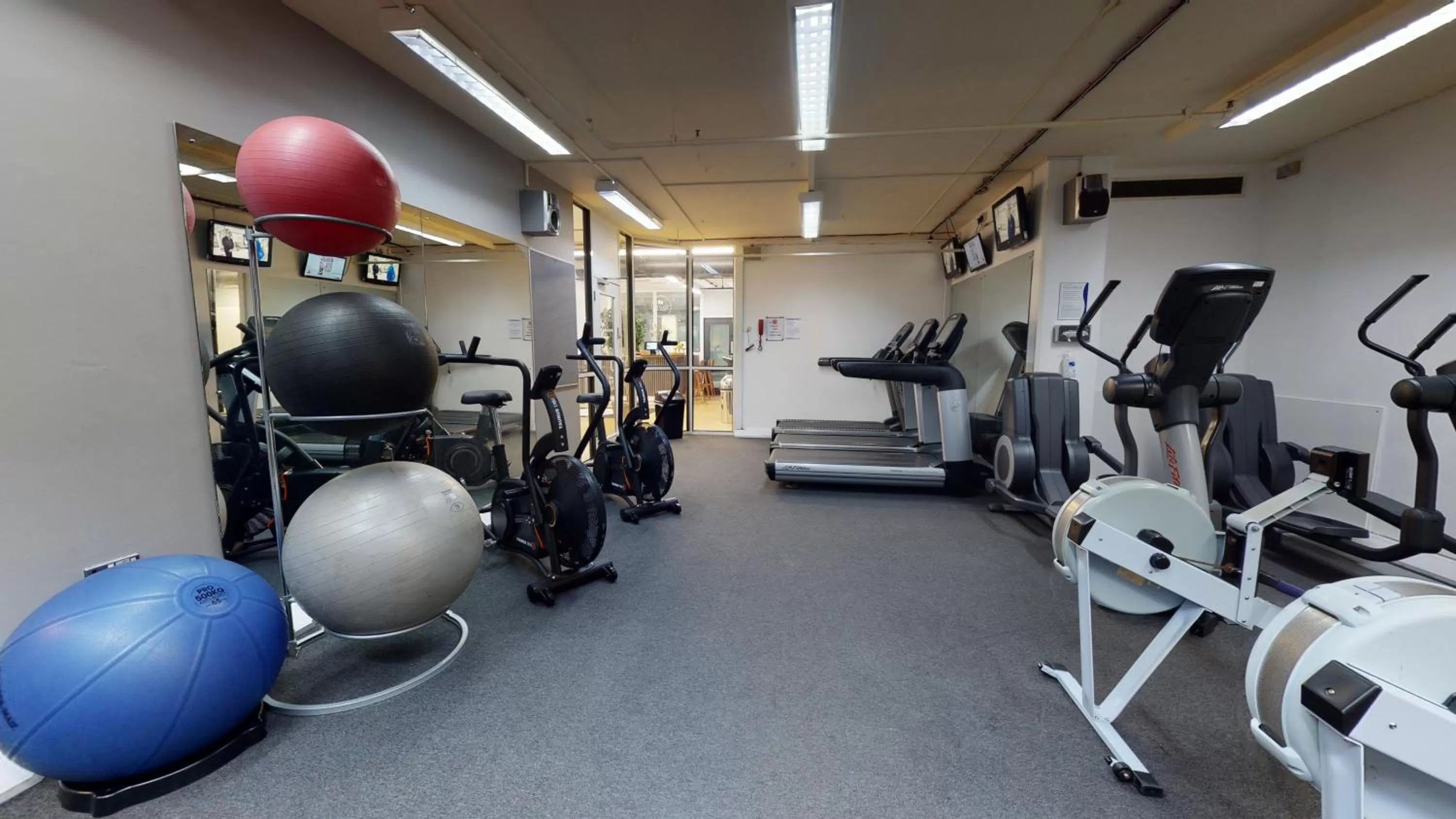 Fitness centre/facilities in Holiday Inn Milton Keynes Central by IHG