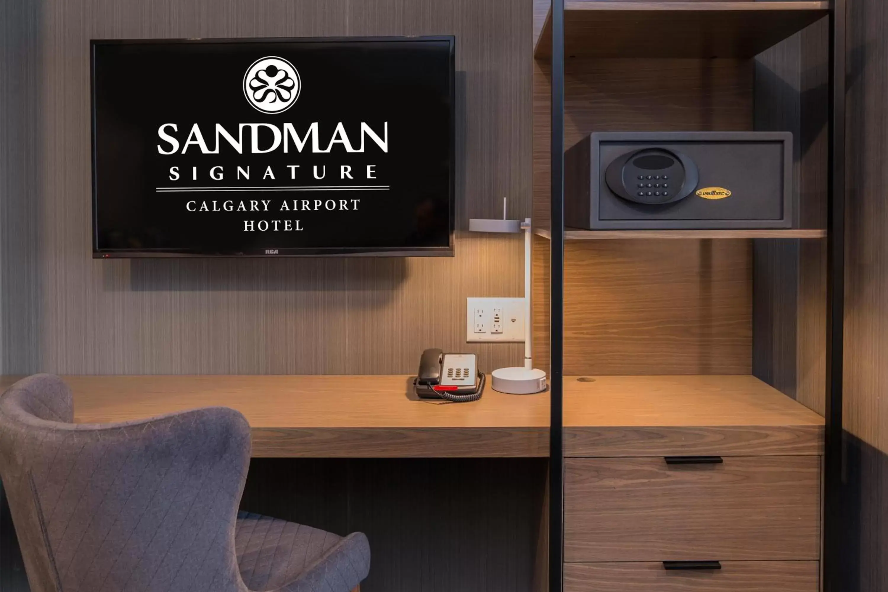 Photo of the whole room in Sandman Signature Calgary Airport Hotel