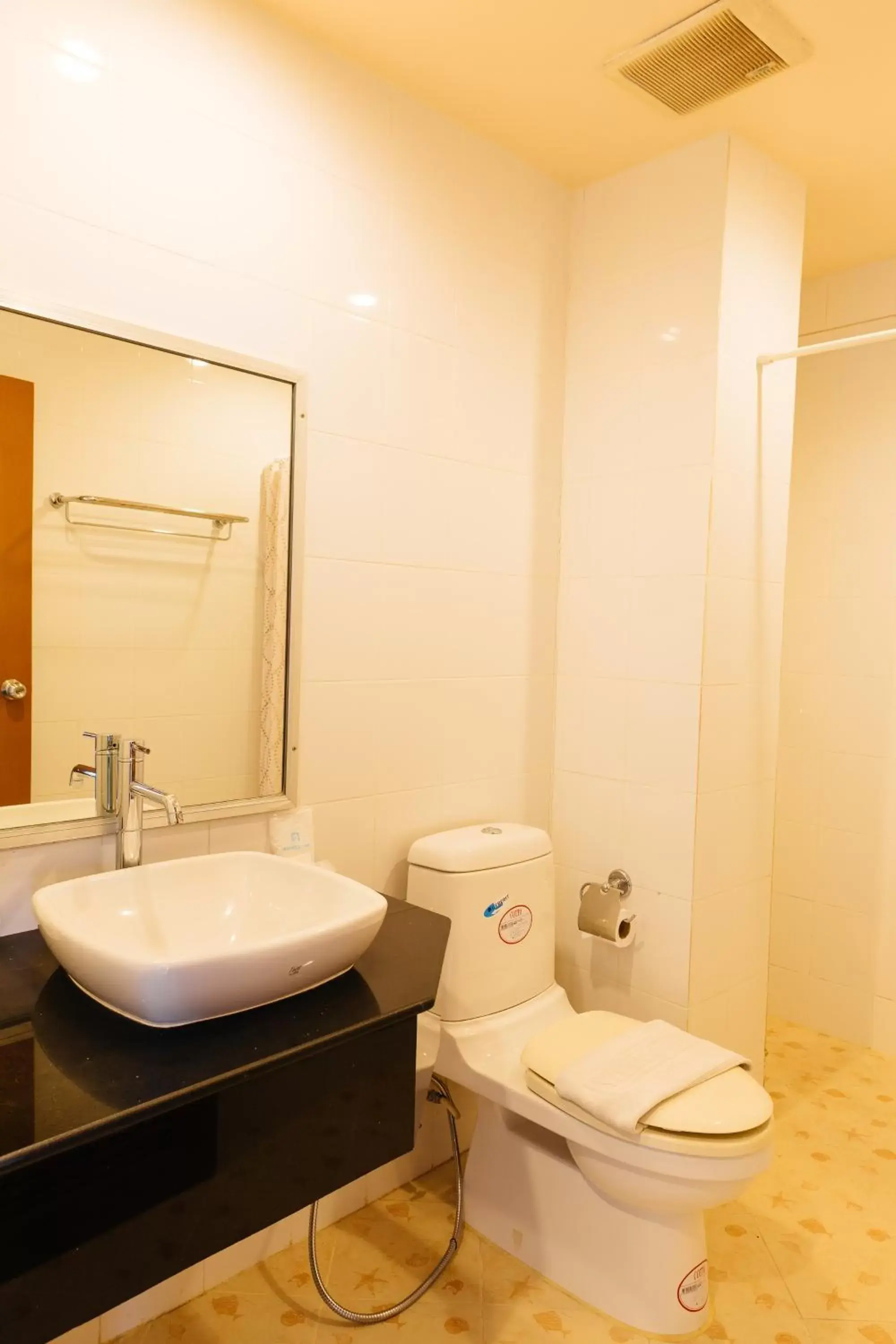 Bathroom in Thipurai Beach Hotel