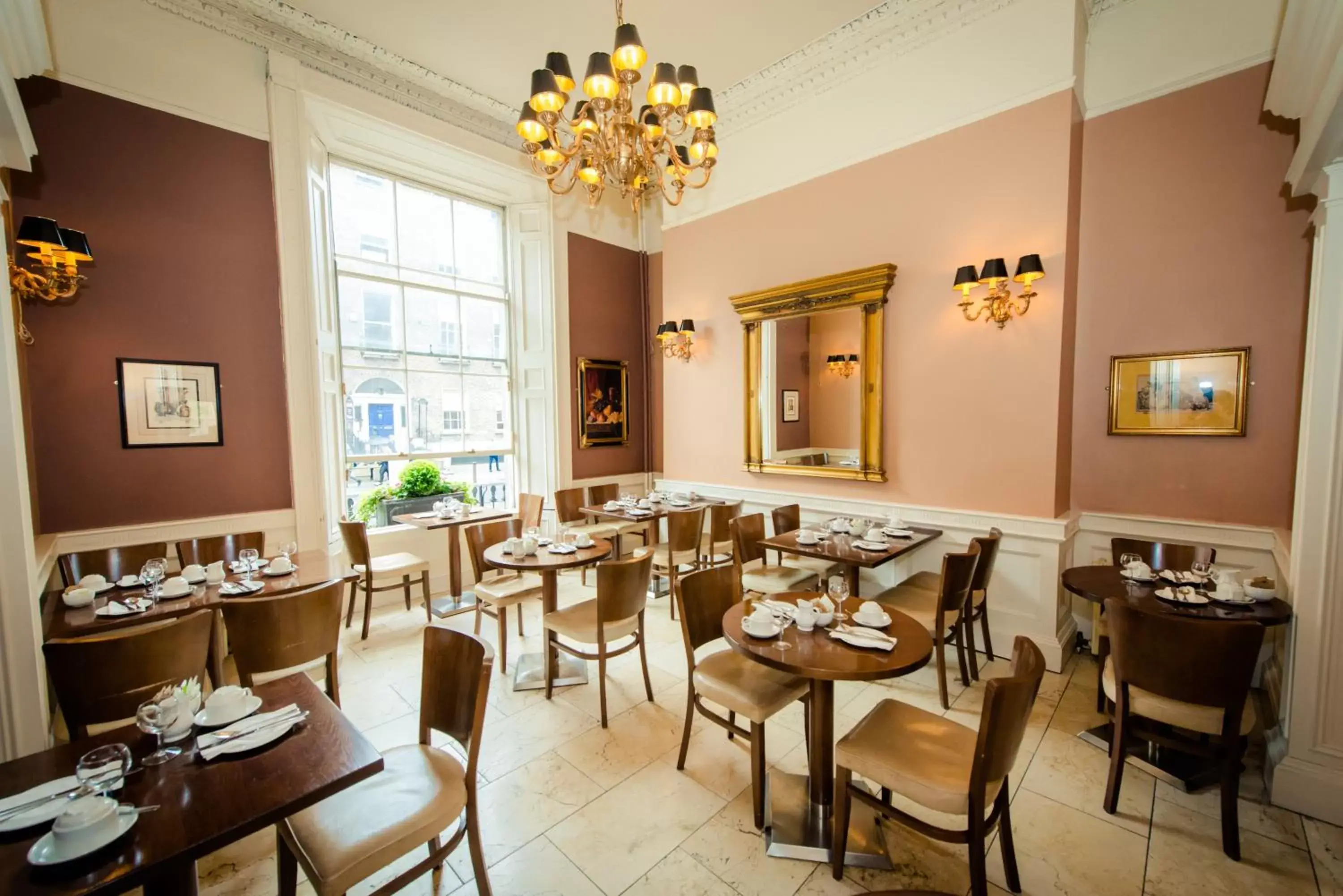 Restaurant/Places to Eat in Albany House