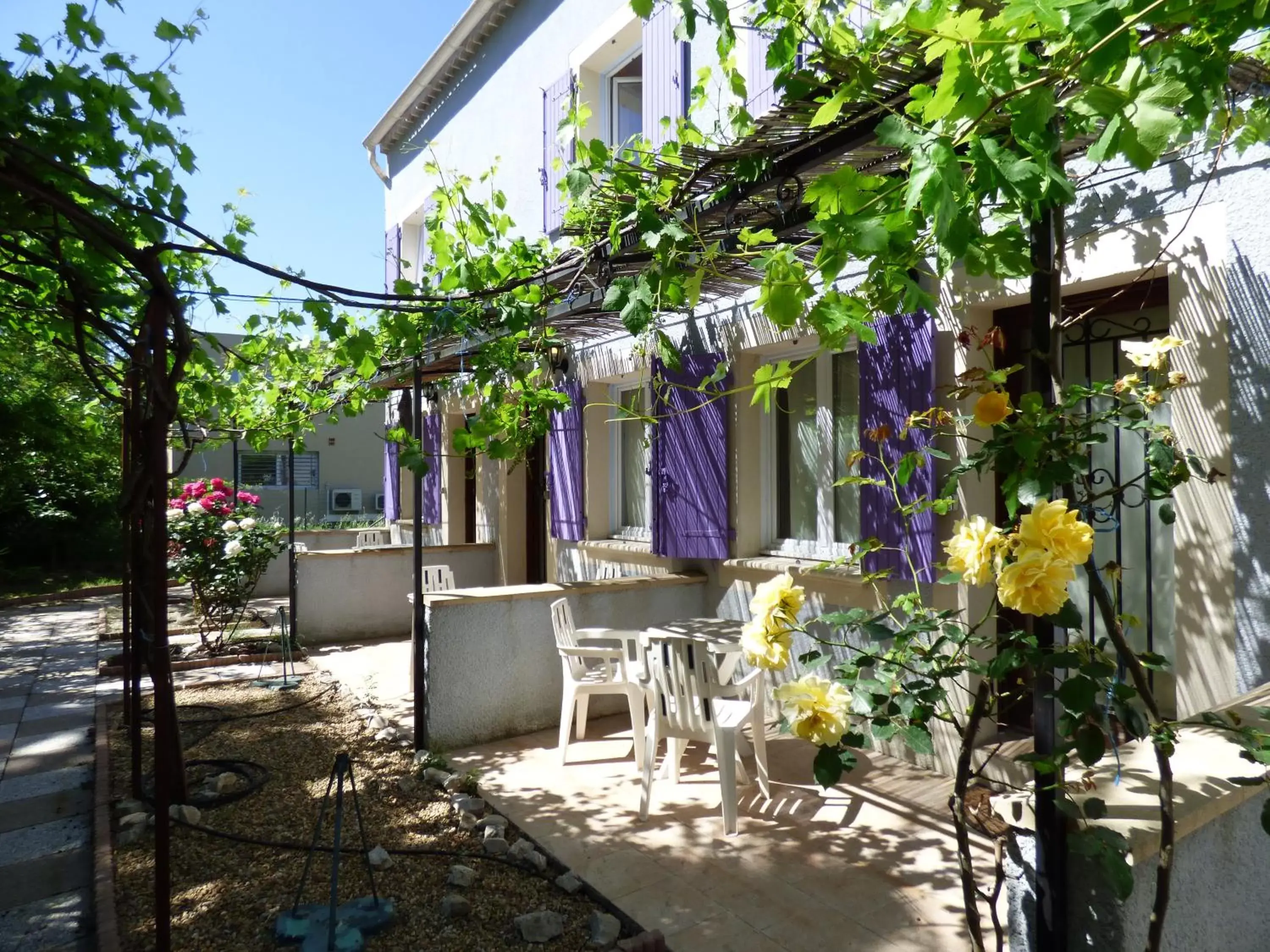 Patio, Property Building in Appart'Hotel Festival Sud Aqua - Avignon TGV