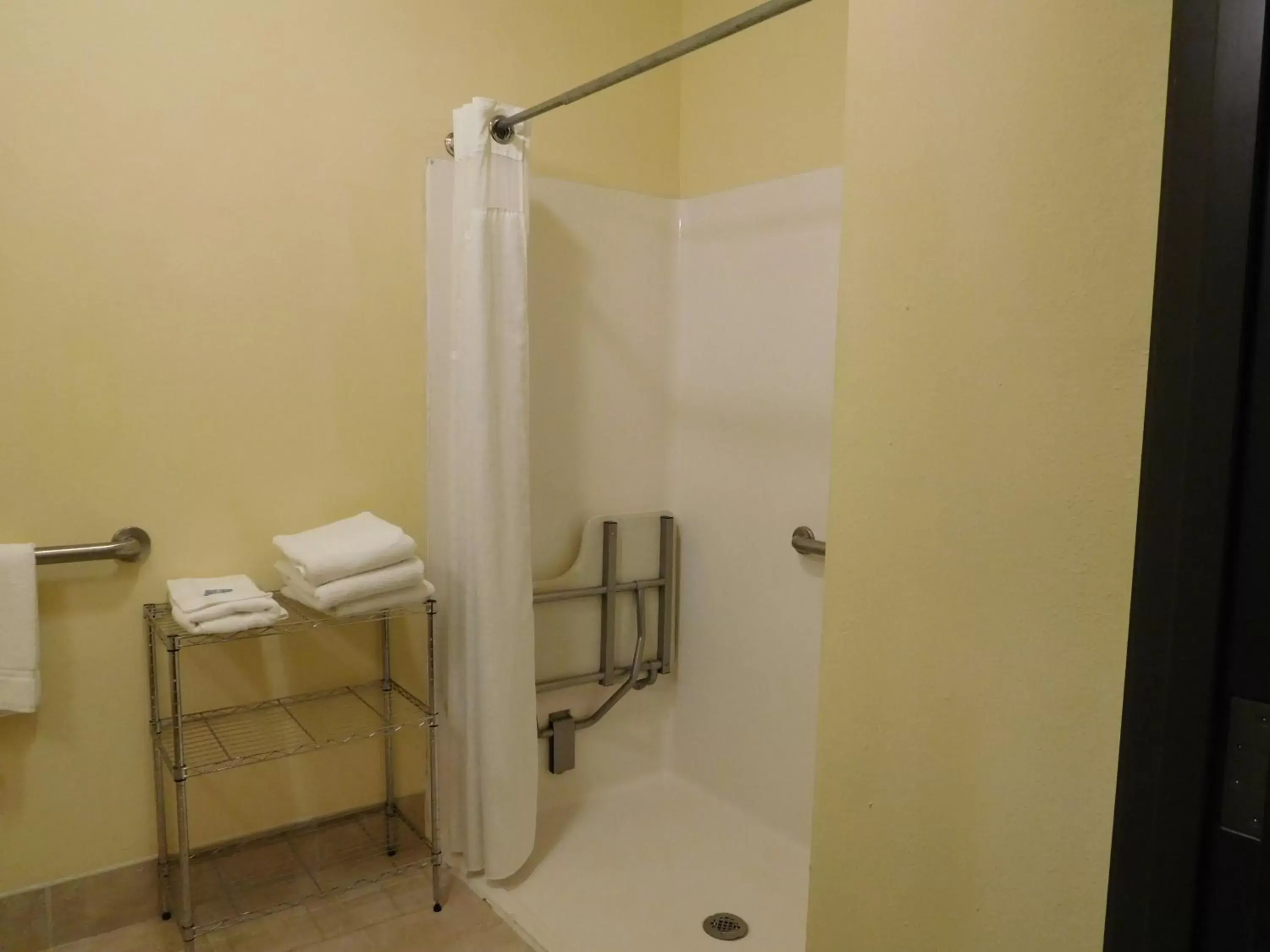 Photo of the whole room, Bathroom in Holiday Inn Express Ponca City, an IHG Hotel