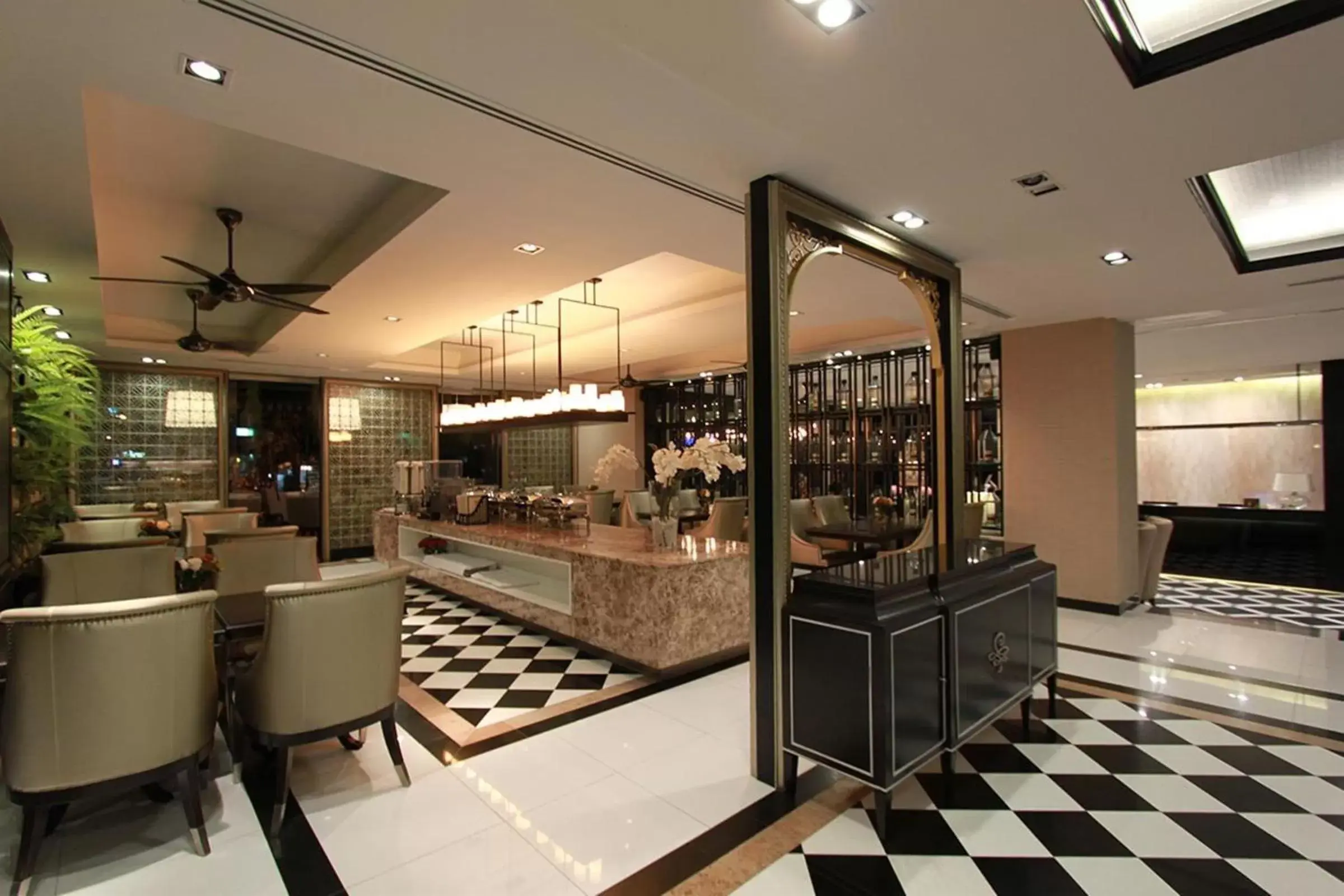 Restaurant/places to eat, Lobby/Reception in KTK Pattaya Hotel & Residence