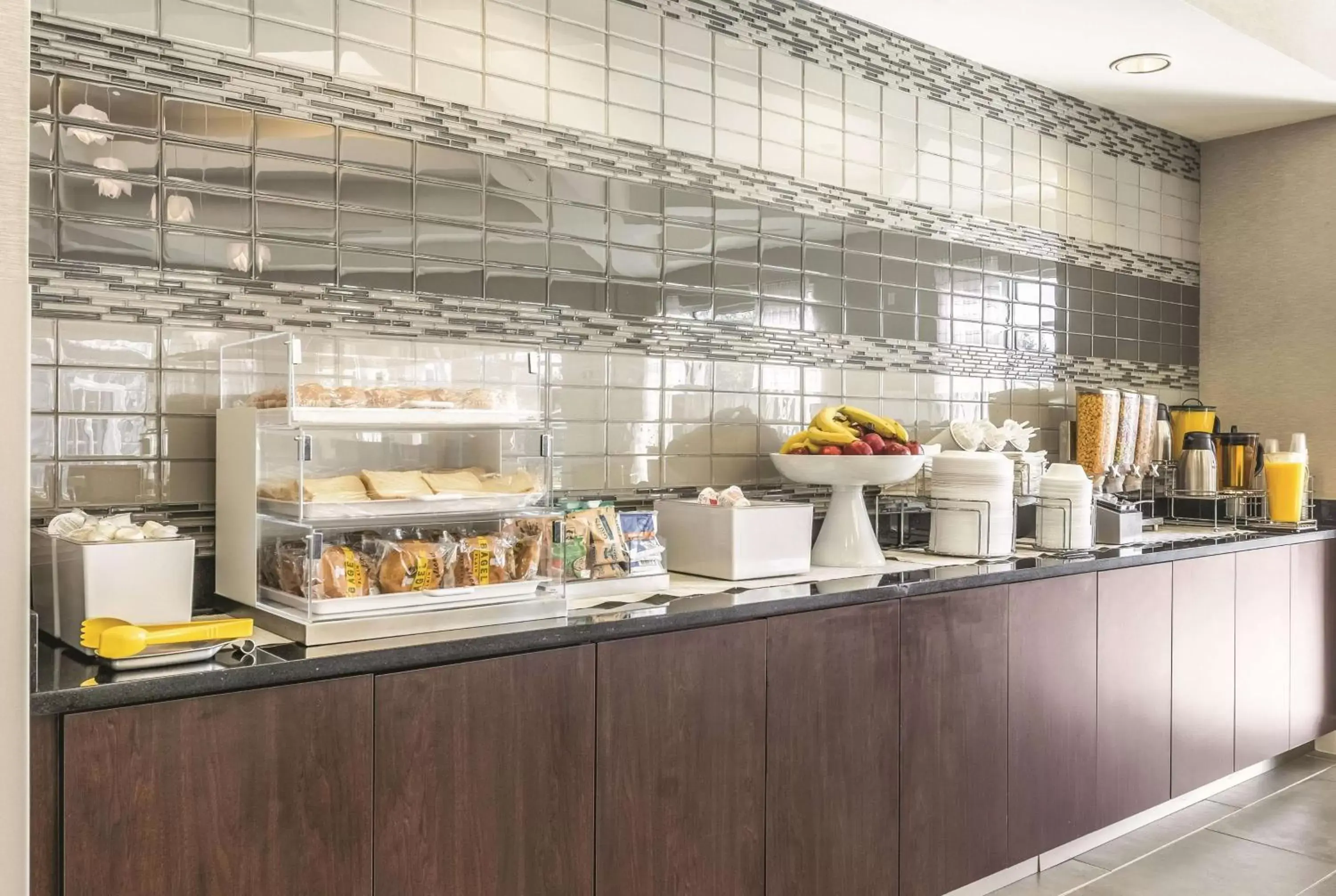 Restaurant/places to eat in La Quinta by Wyndham Alexandria Airport Restaurant/places to eat in La Quinta by Wyndham Alexandria Airport