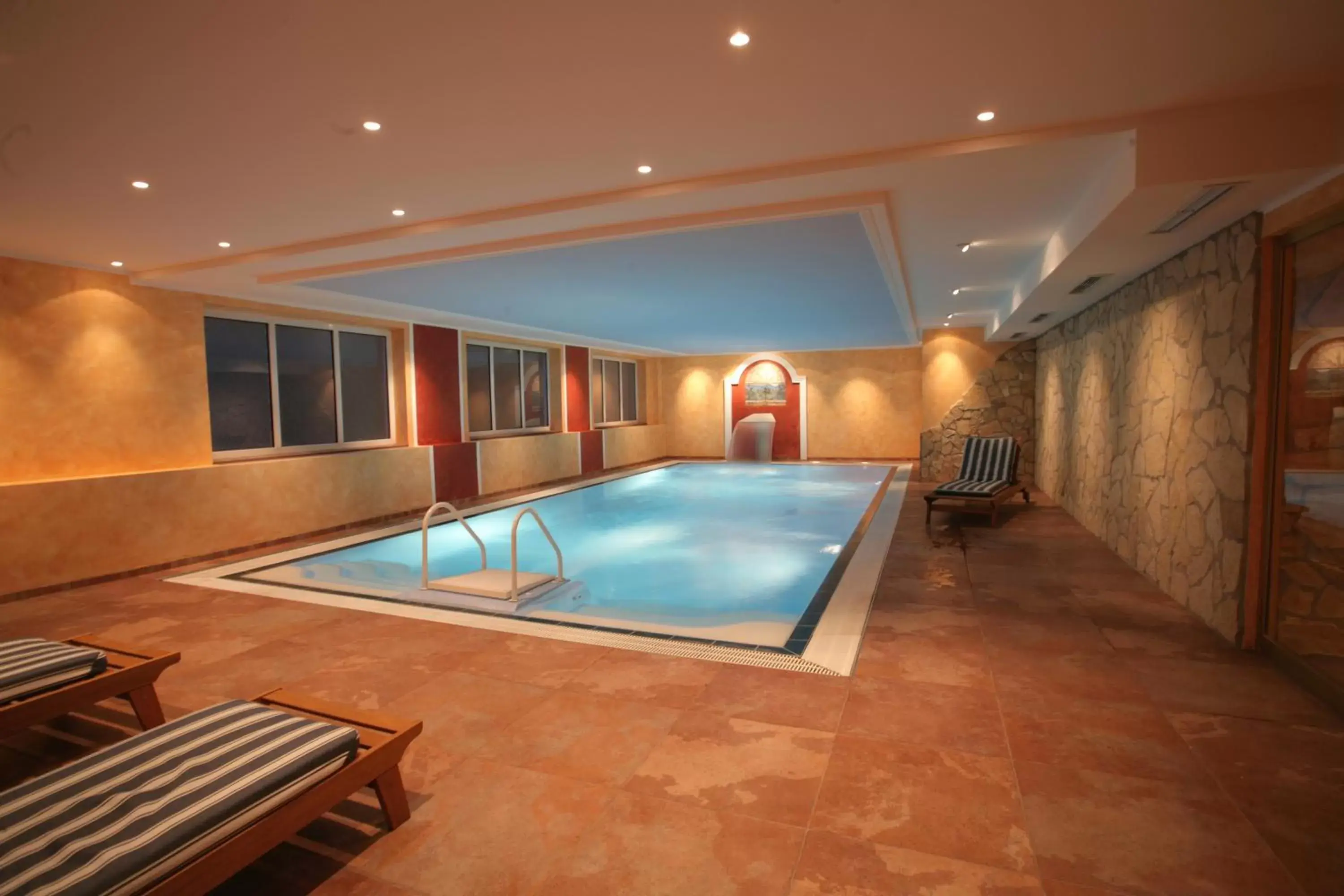 , Swimming Pool in Bellevue Rheinhotel
