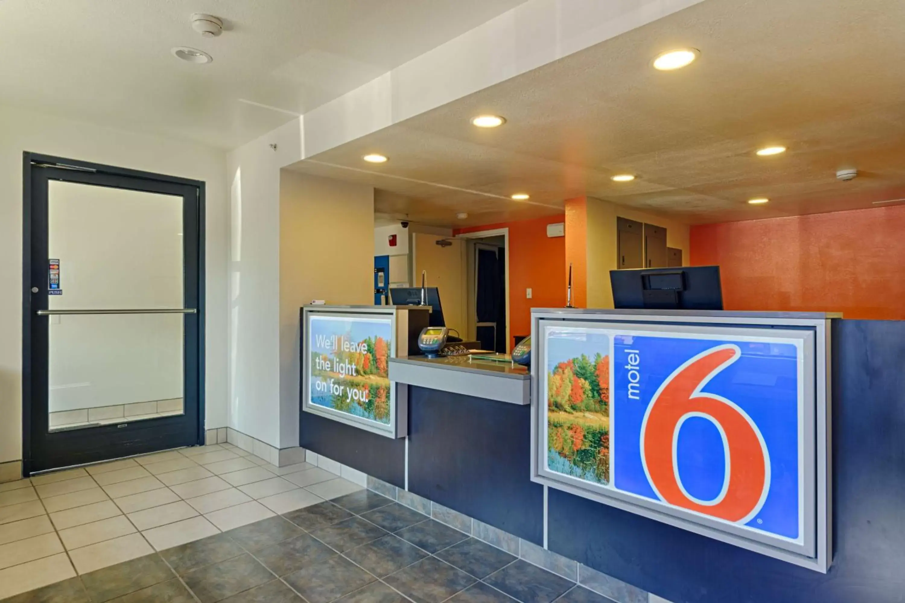 Lobby or reception, Lobby/Reception in Motel 6-Laurel, DC - Washington Northeast