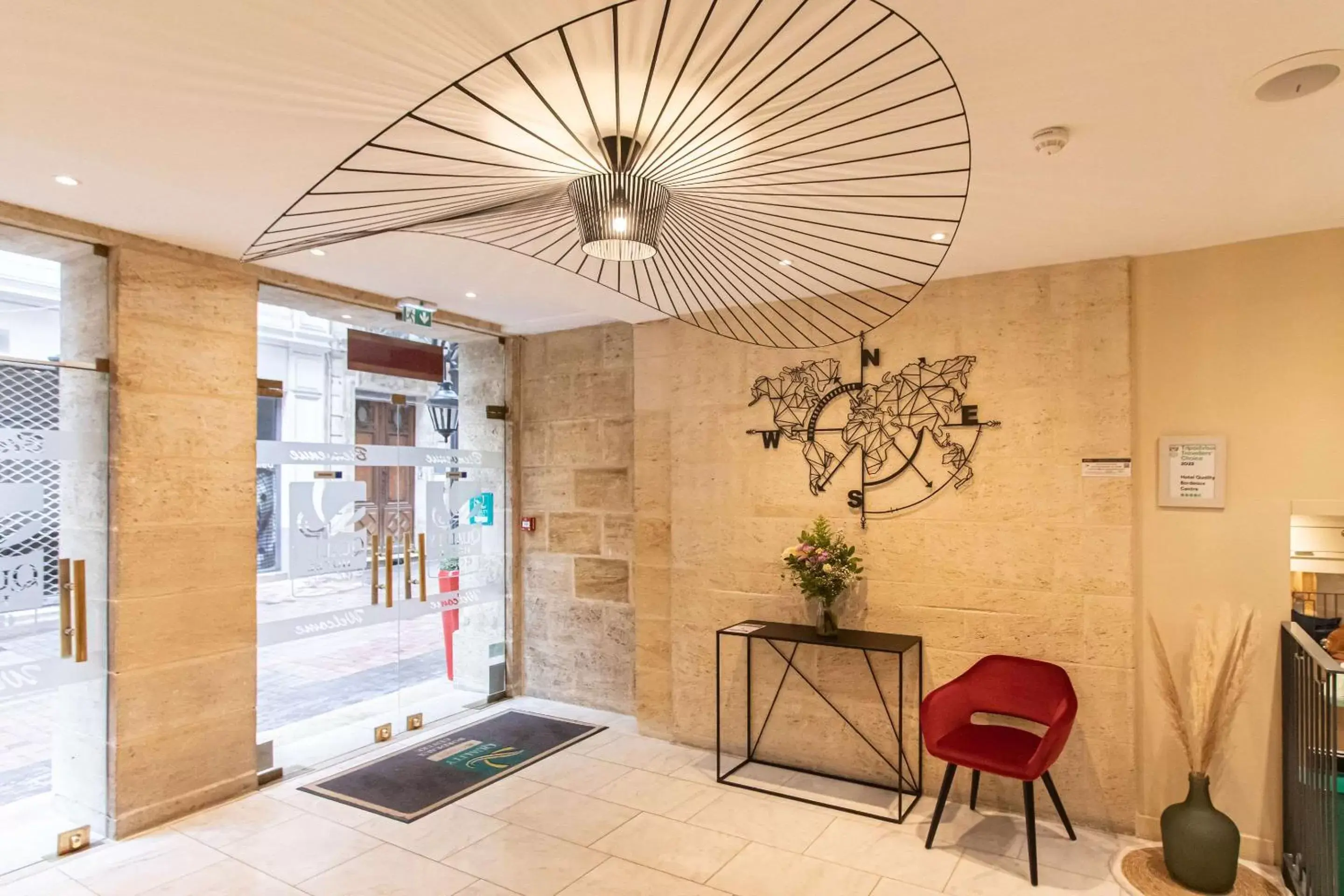 Lobby or reception in Quality Hotel Bordeaux Centre