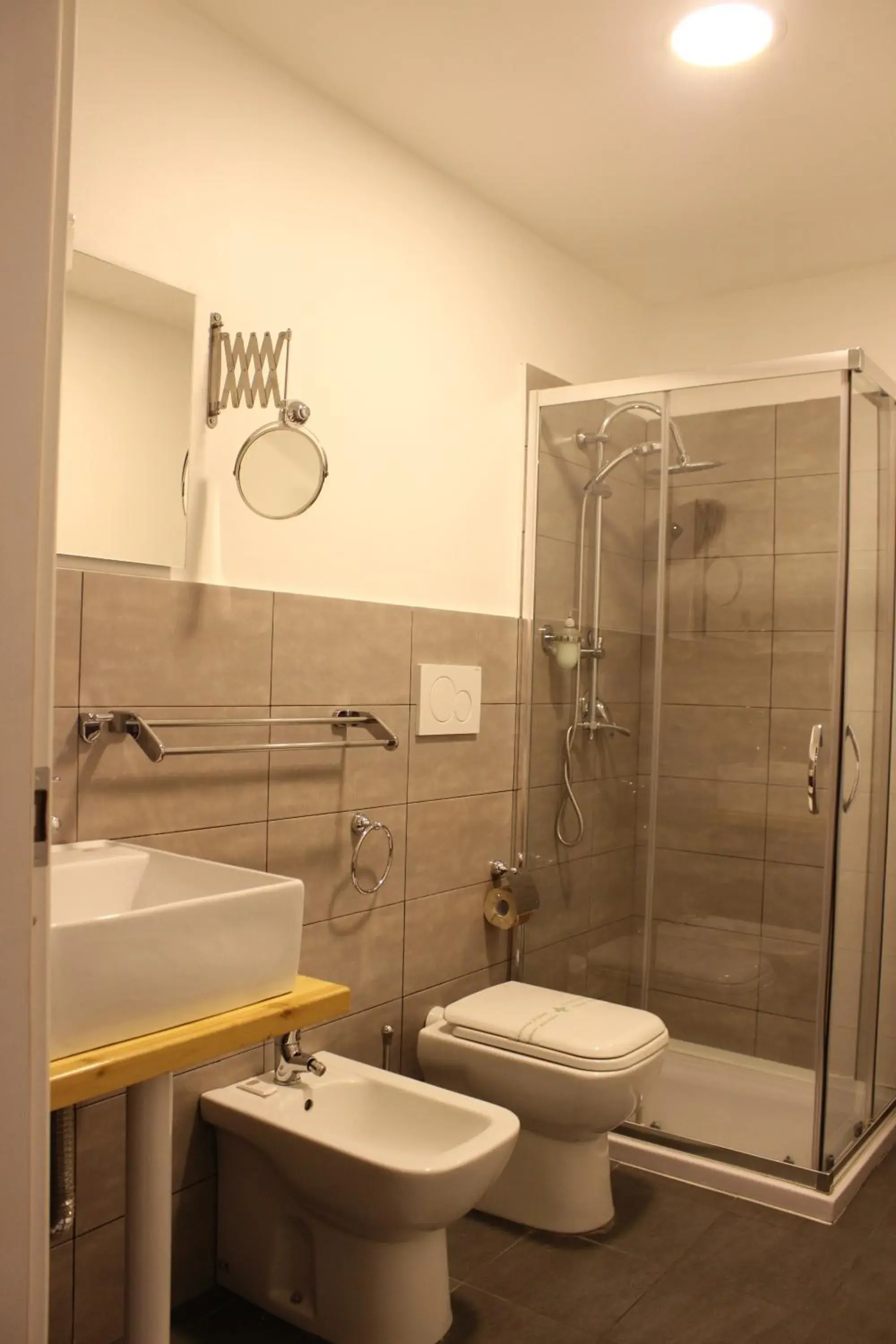 Shower, Bathroom in Umberto House Catania