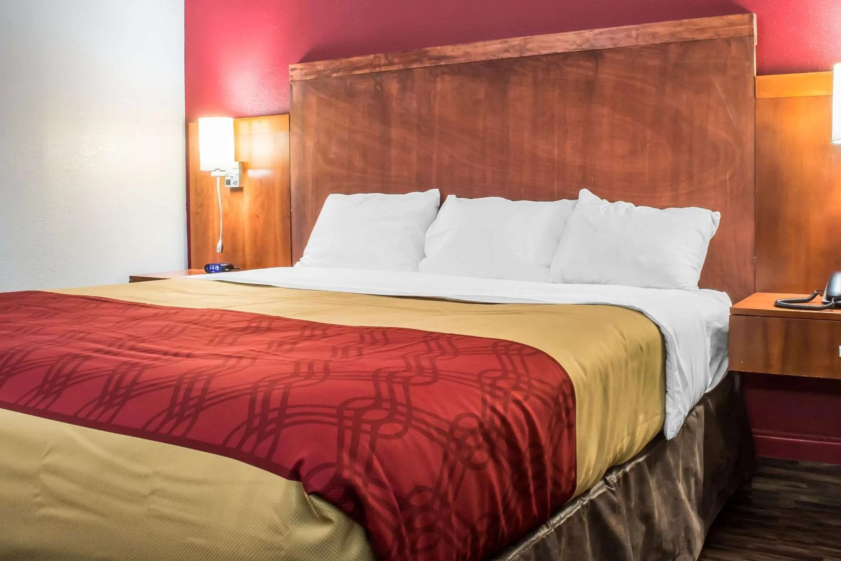 Standard King Room - Smoking in Econo Lodge Brockport