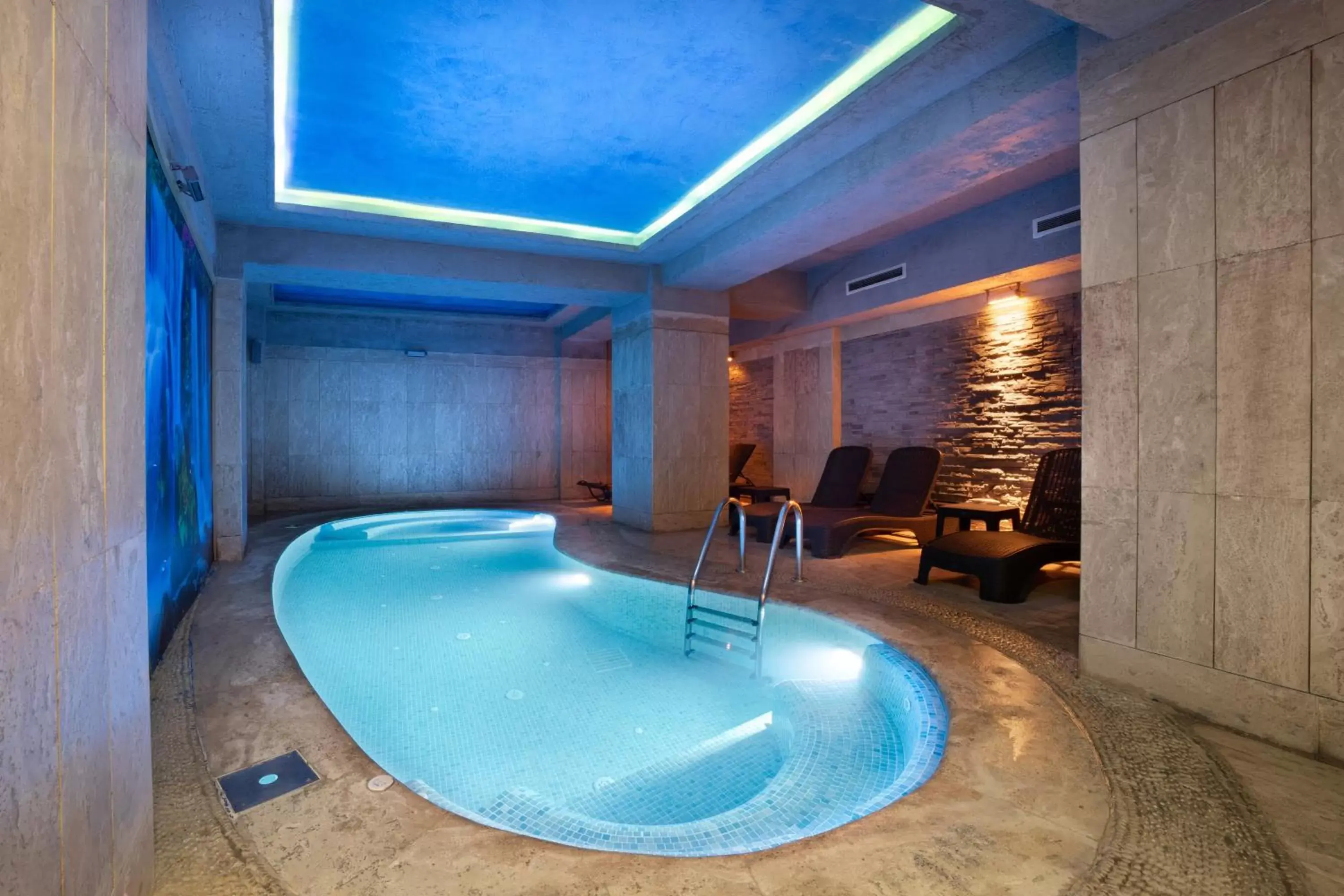 Swimming Pool in Orka Royal Hotel & Spa