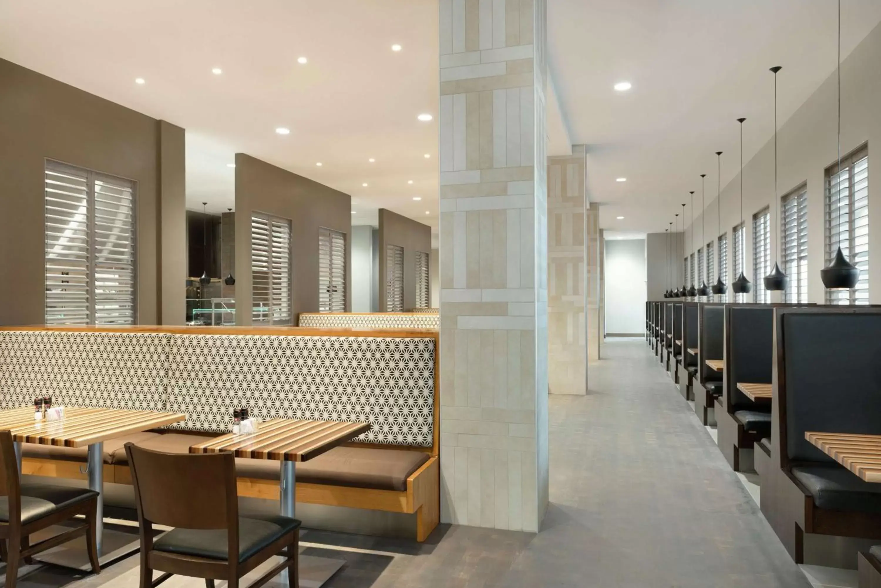 Restaurant/places to eat in Embassy Suites Charlotte/Ayrsley Restaurant/places to eat in Embassy Suites Charlotte/Ayrsley