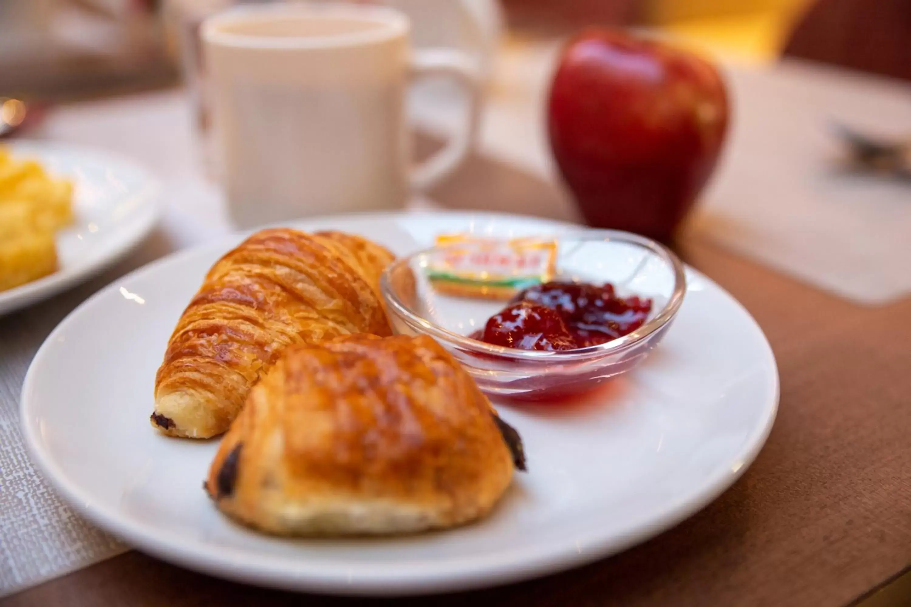 Breakfast in Comfort Aparthotel Aix Le Tholonet Breakfast in Comfort Aparthotel Aix Le Tholonet